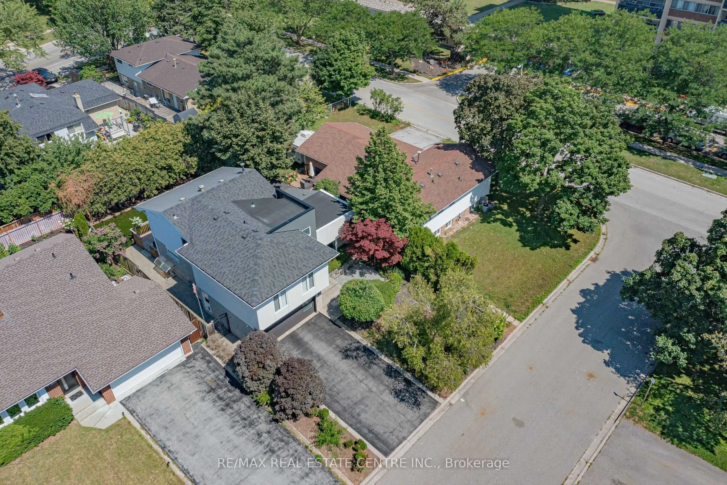 365 Lynn Place