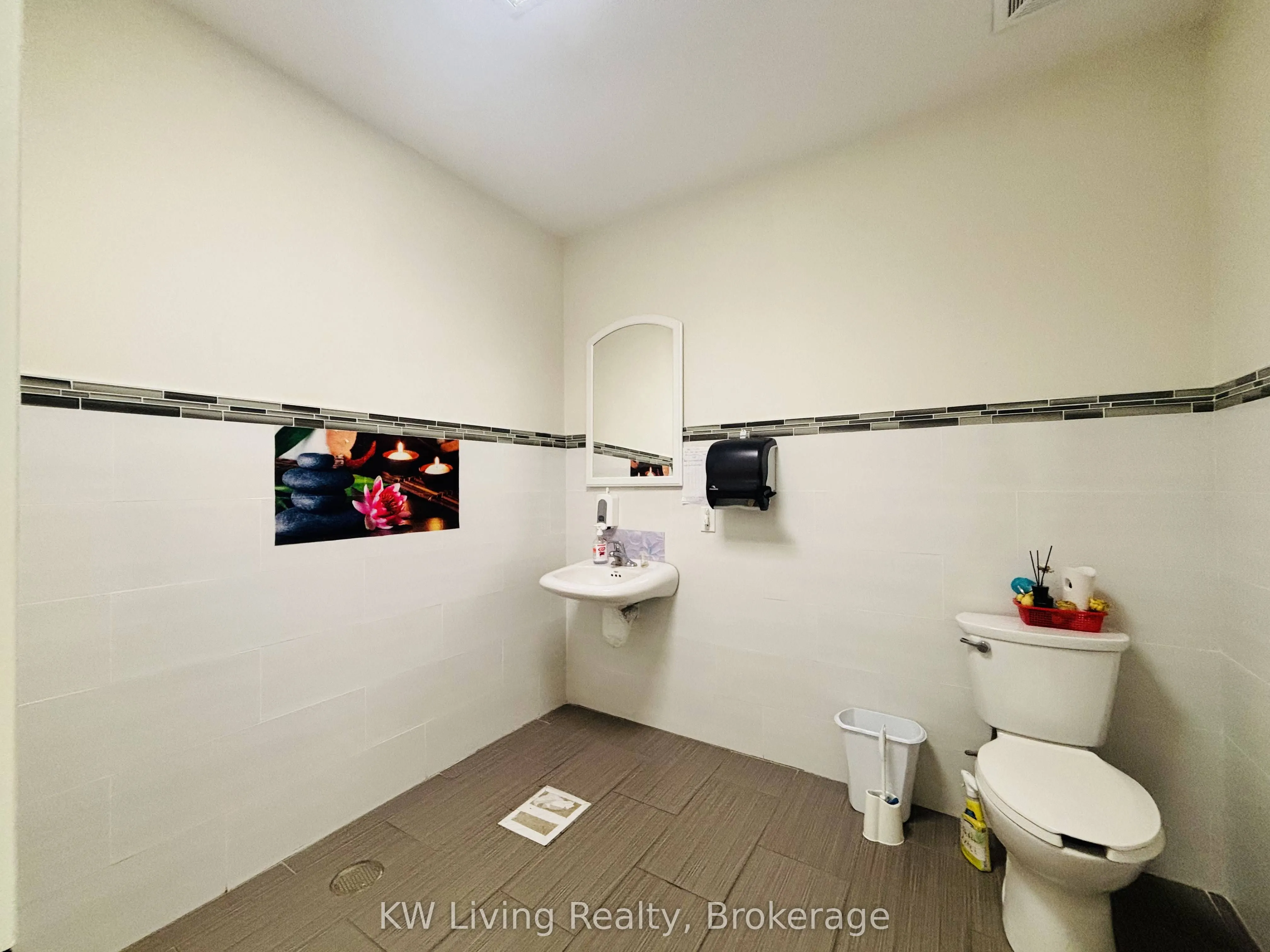 1642 Bloor Street W