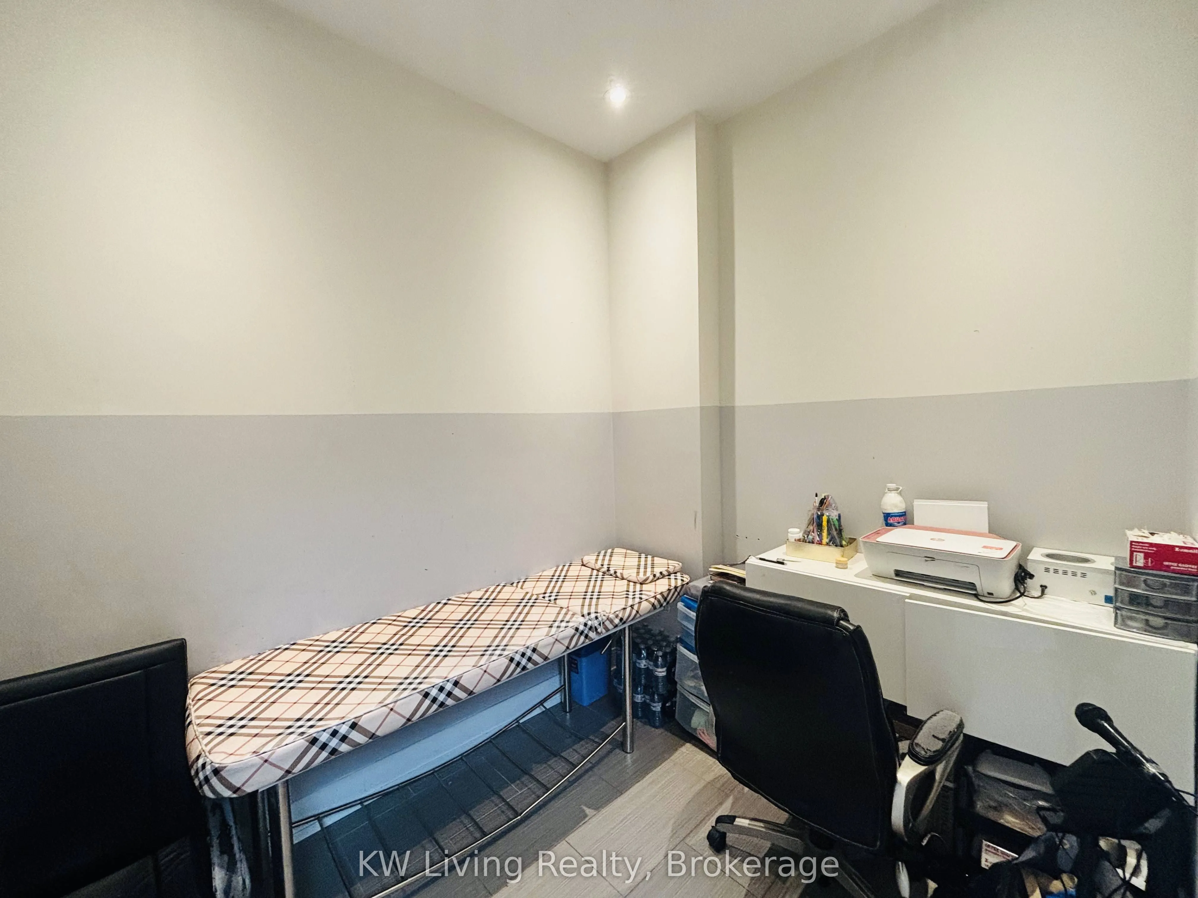 1642 Bloor Street W