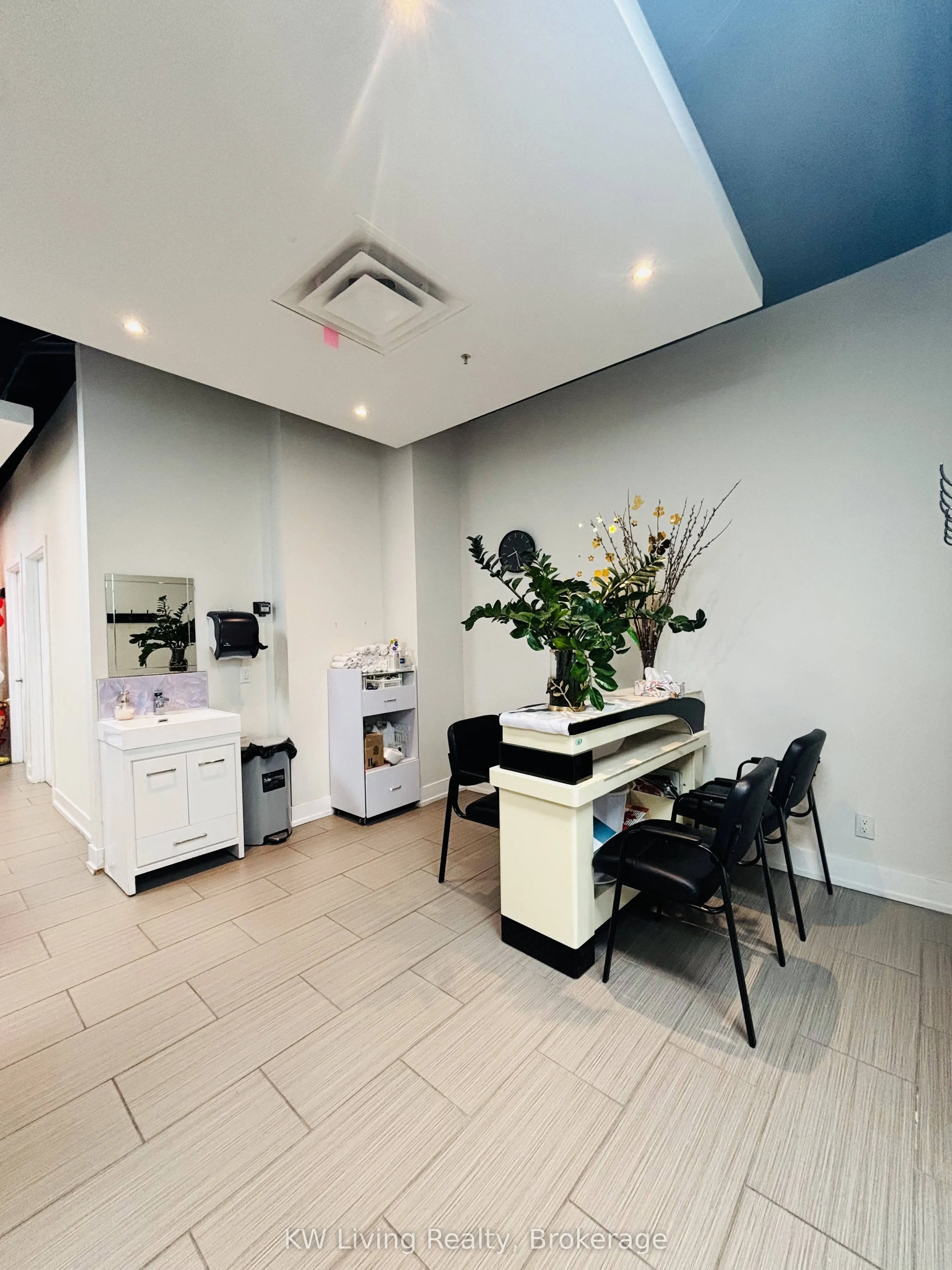1642 Bloor Street W
