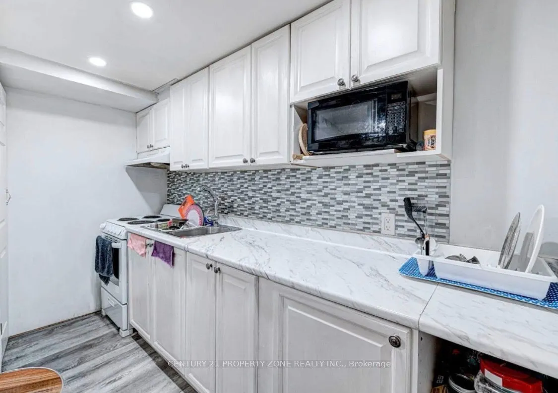 6 Roehampton Crescent W #Basement