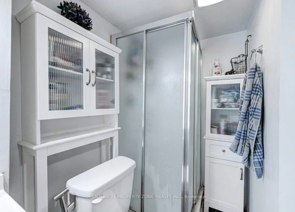 6 Roehampton Crescent W #Basement