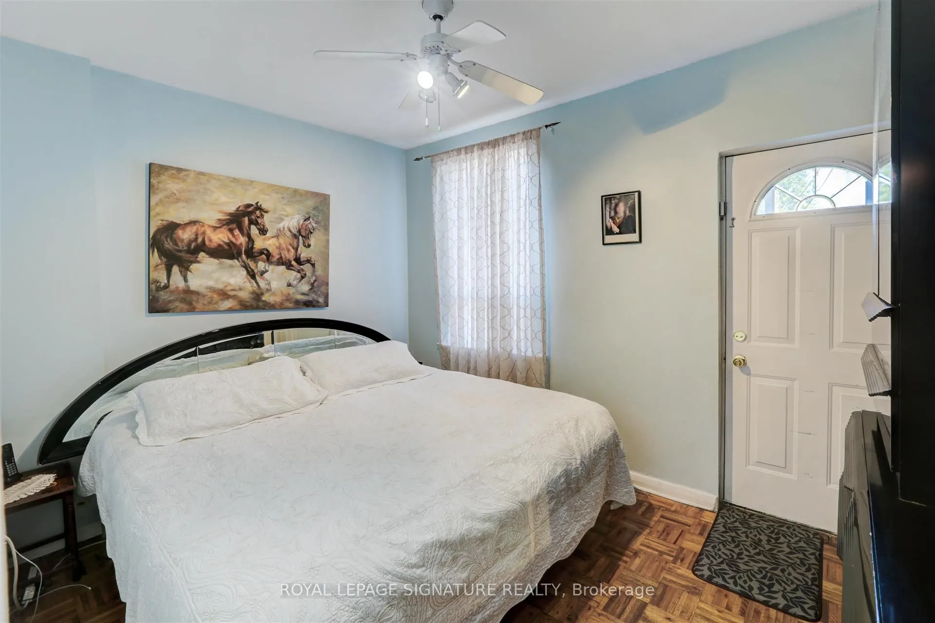 3142 Dundas Street W