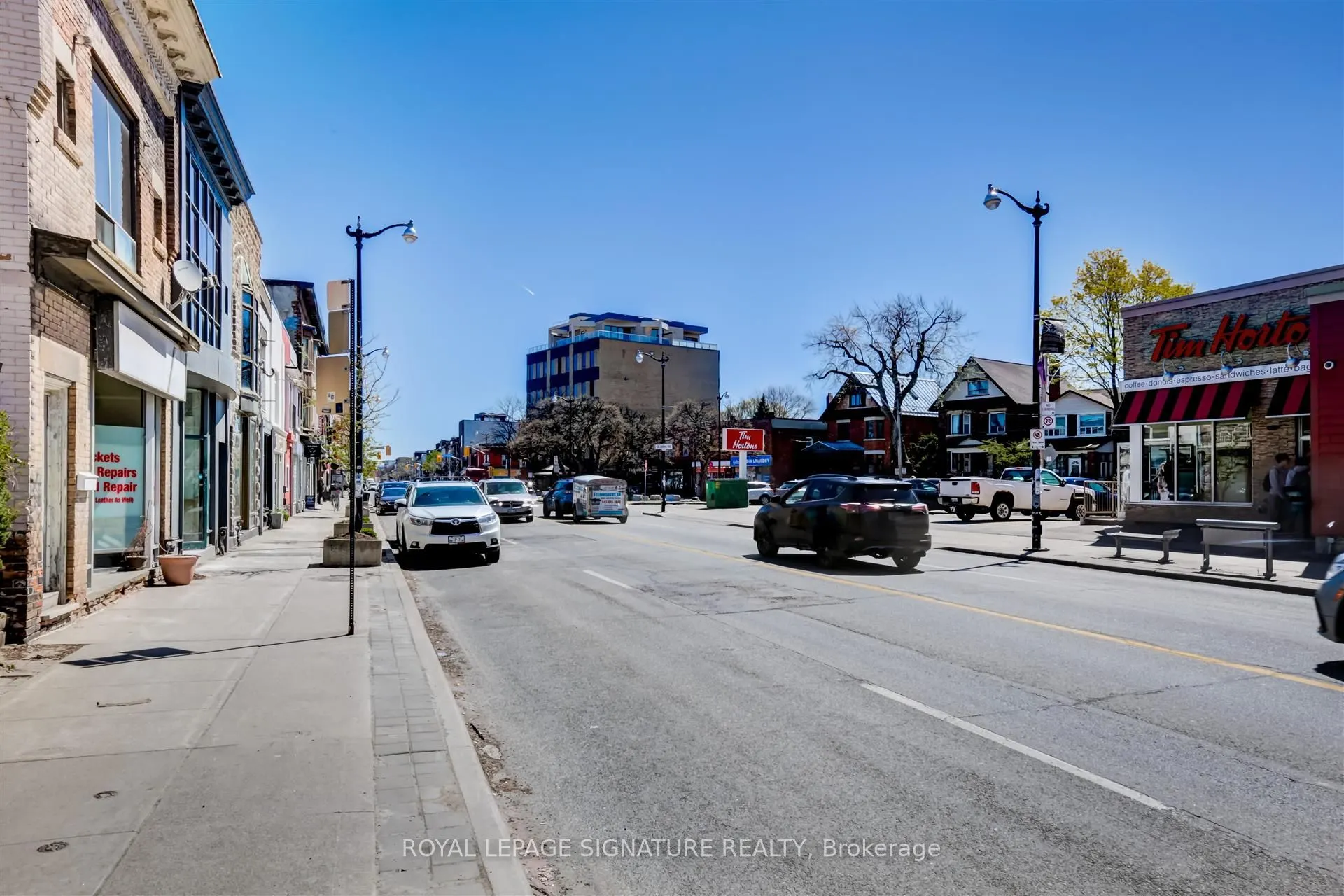3142 Dundas Street W