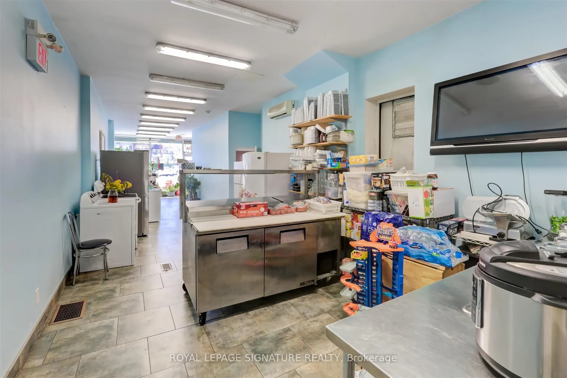 3142 Dundas Street W