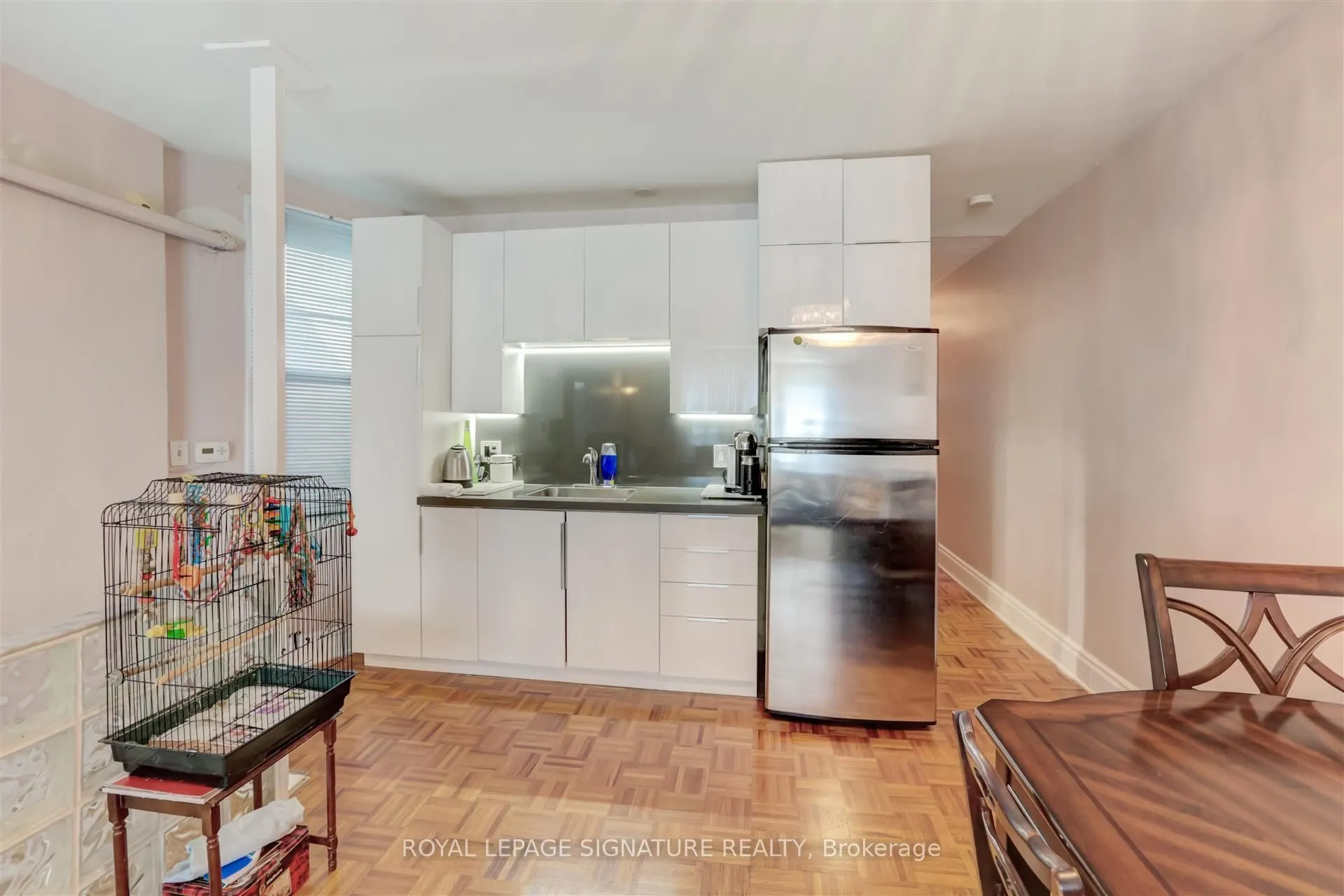 3142 Dundas Street W