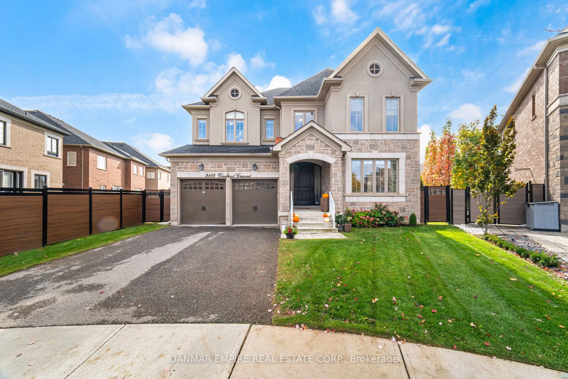 2118 Vineland Crescent