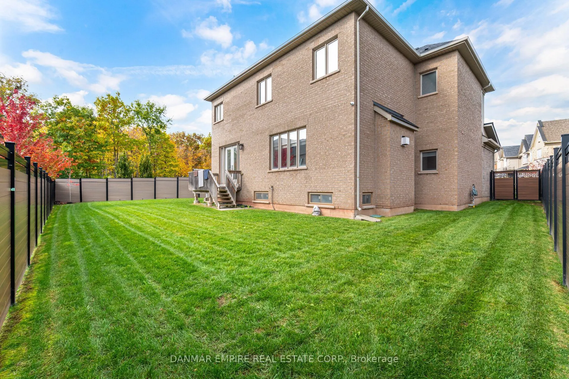 2118 Vineland Crescent