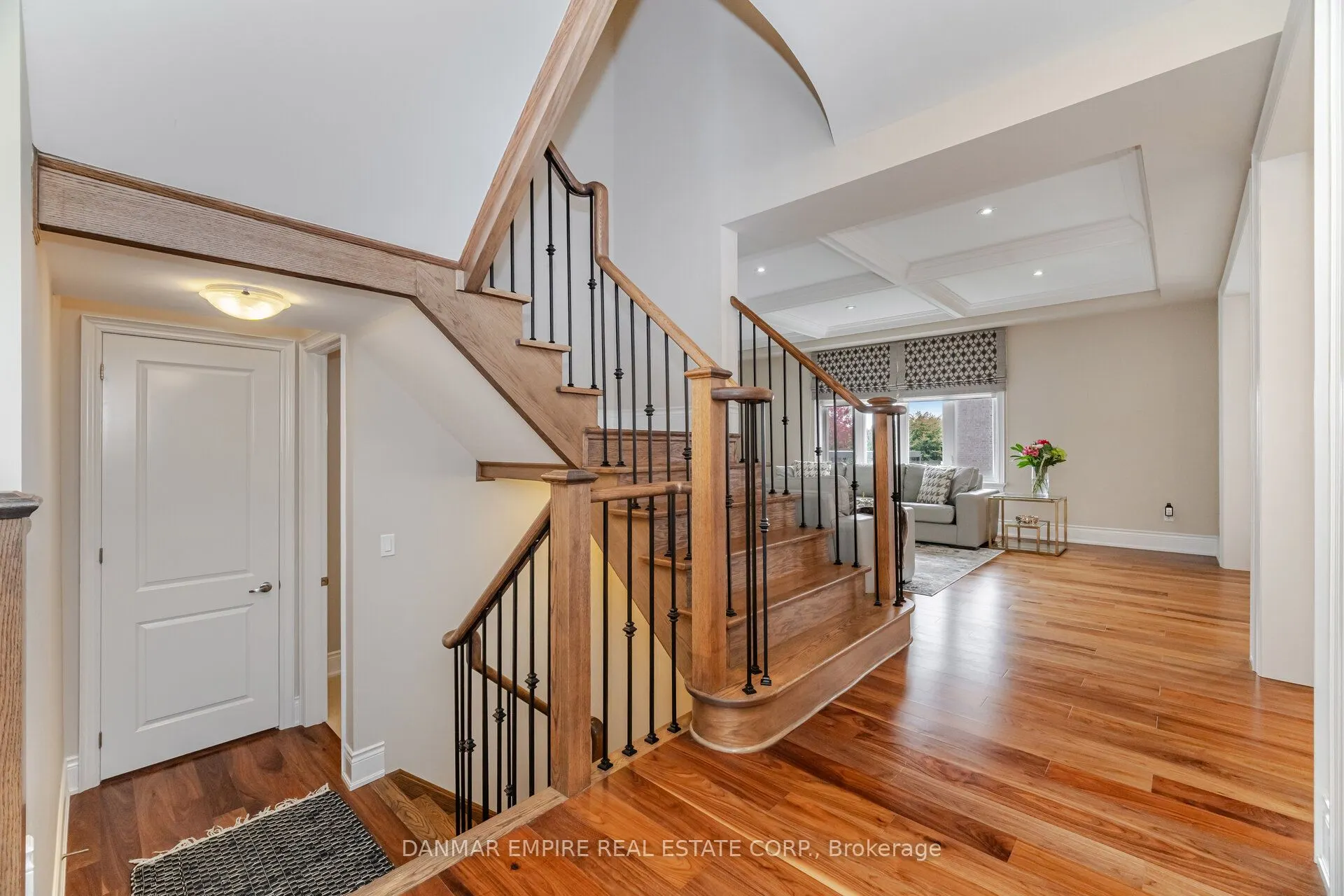 2118 Vineland Crescent