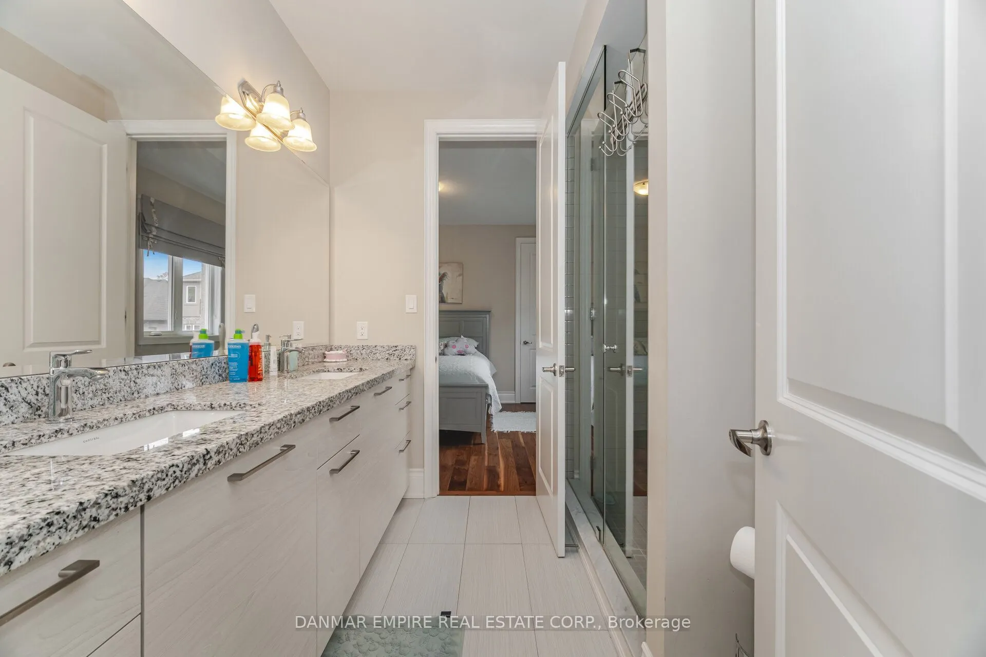 2118 Vineland Crescent