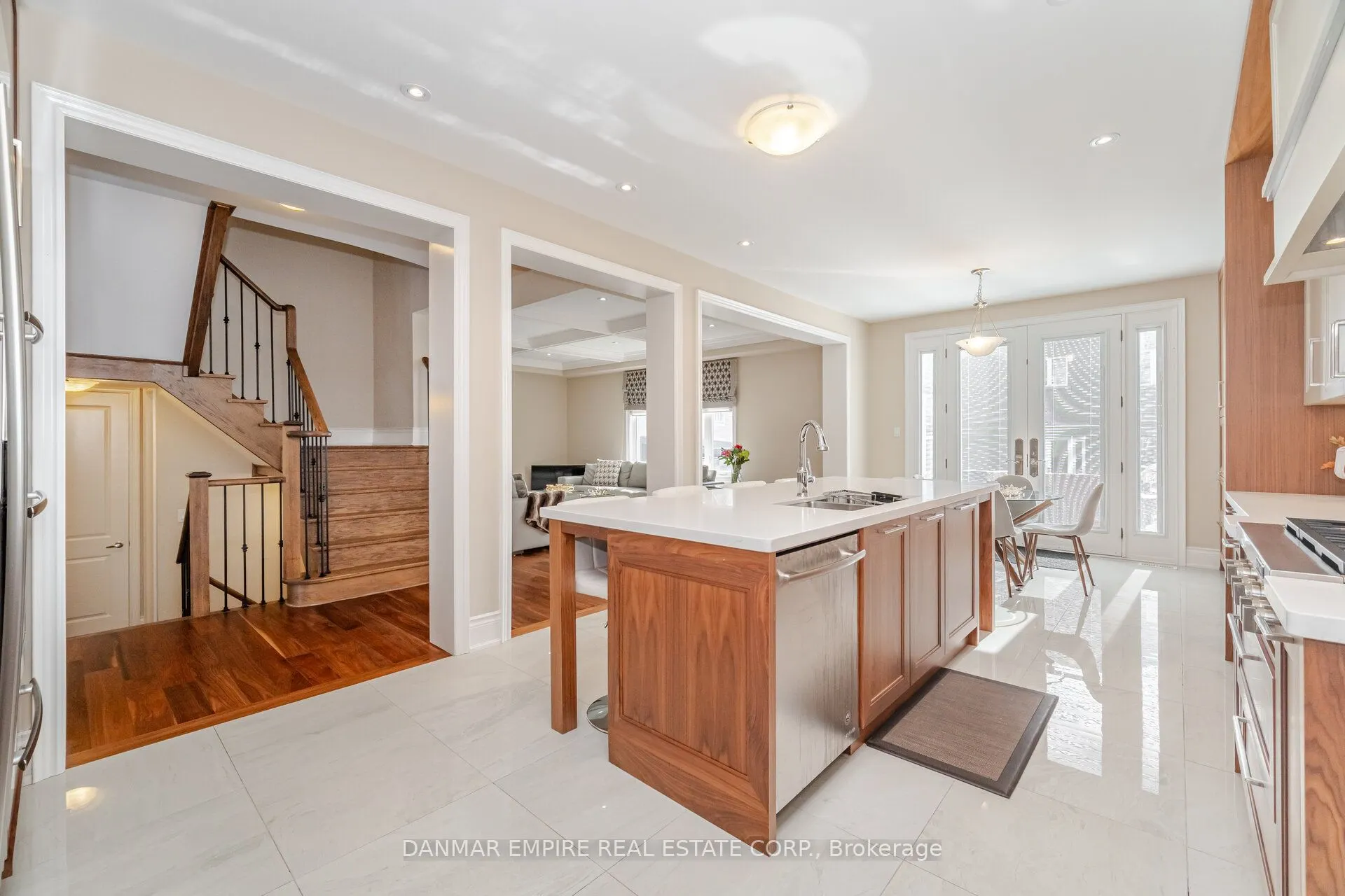 2118 Vineland Crescent