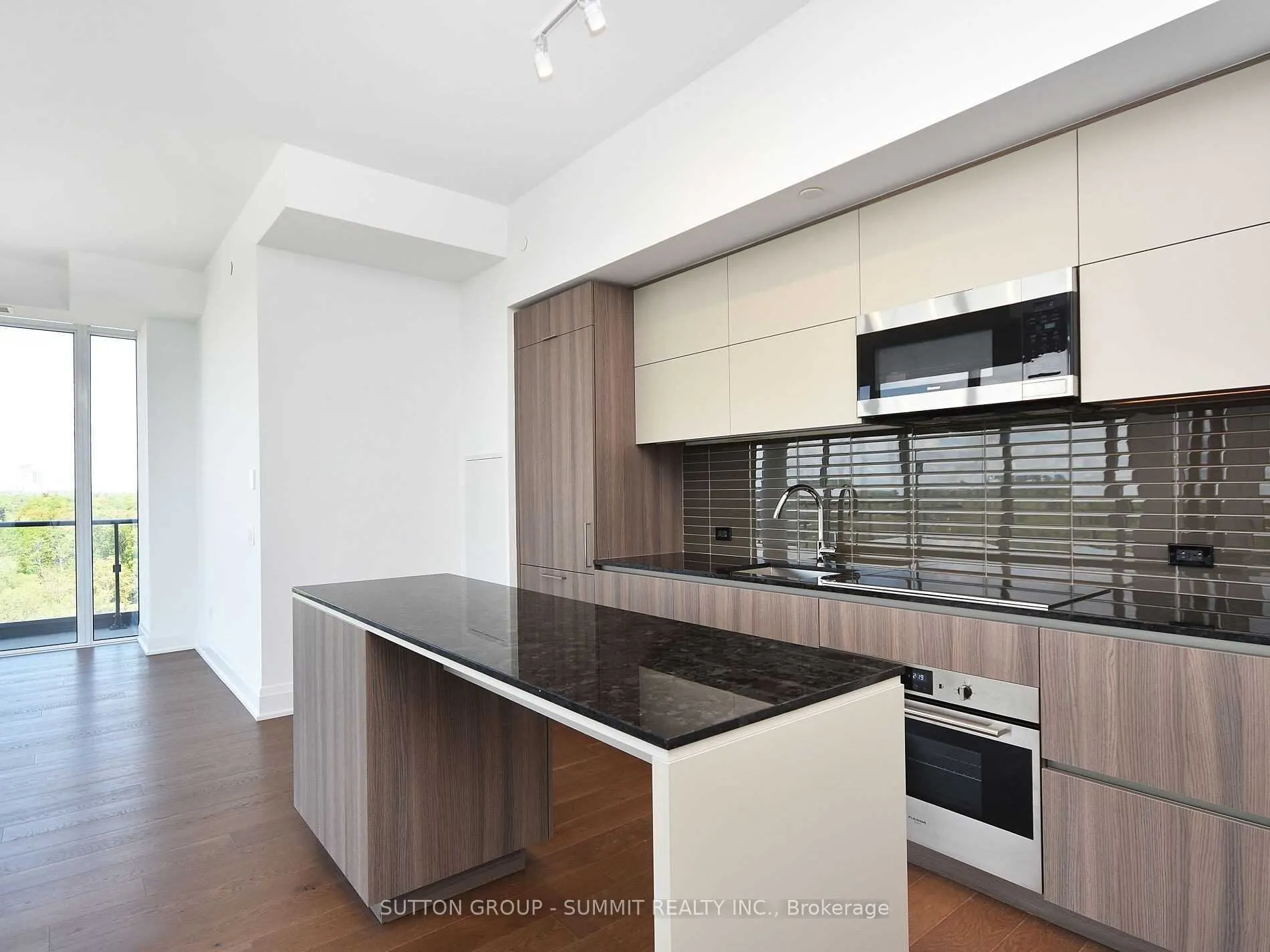 21 PARK Street E #1606