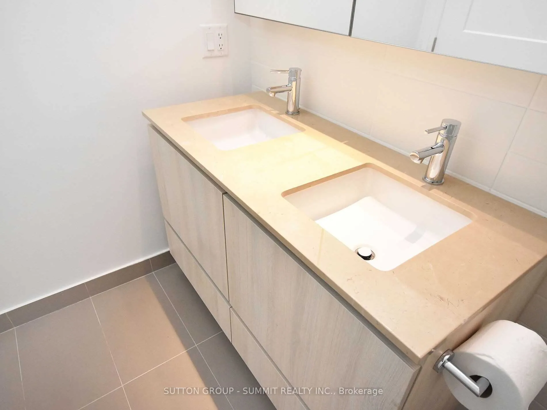 21 PARK Street E #1606