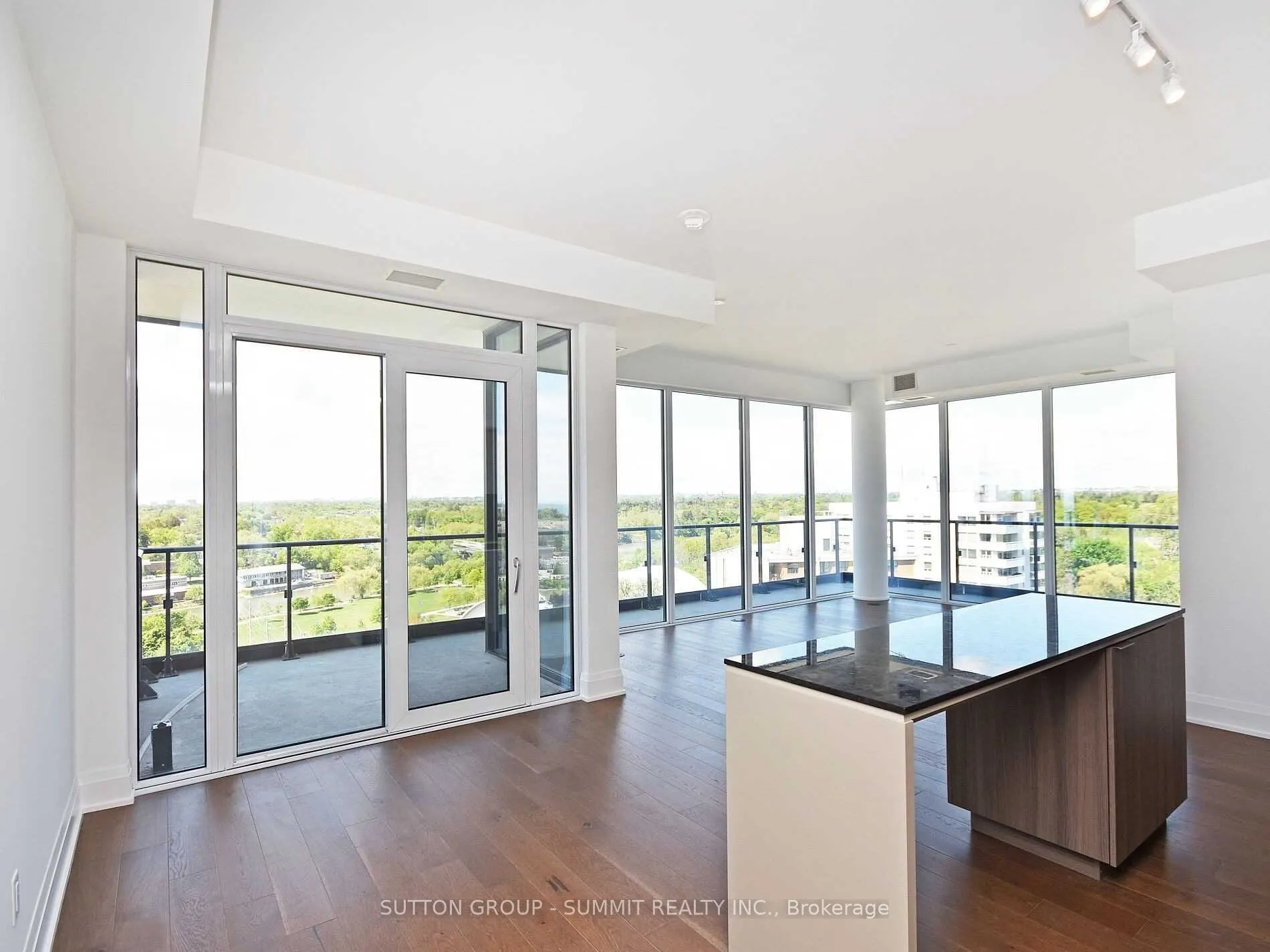 21 PARK Street E #1606