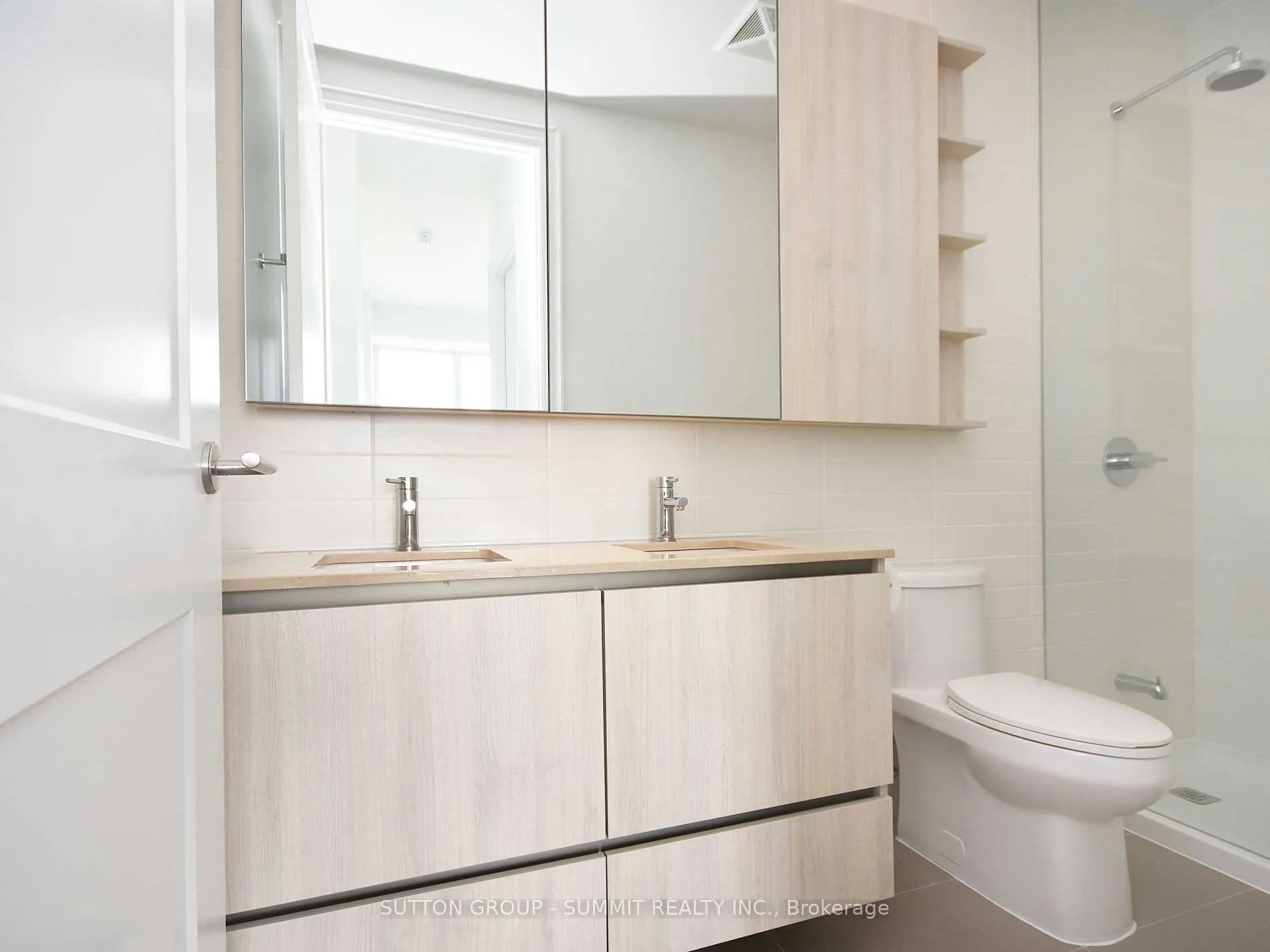 21 PARK Street E #1606