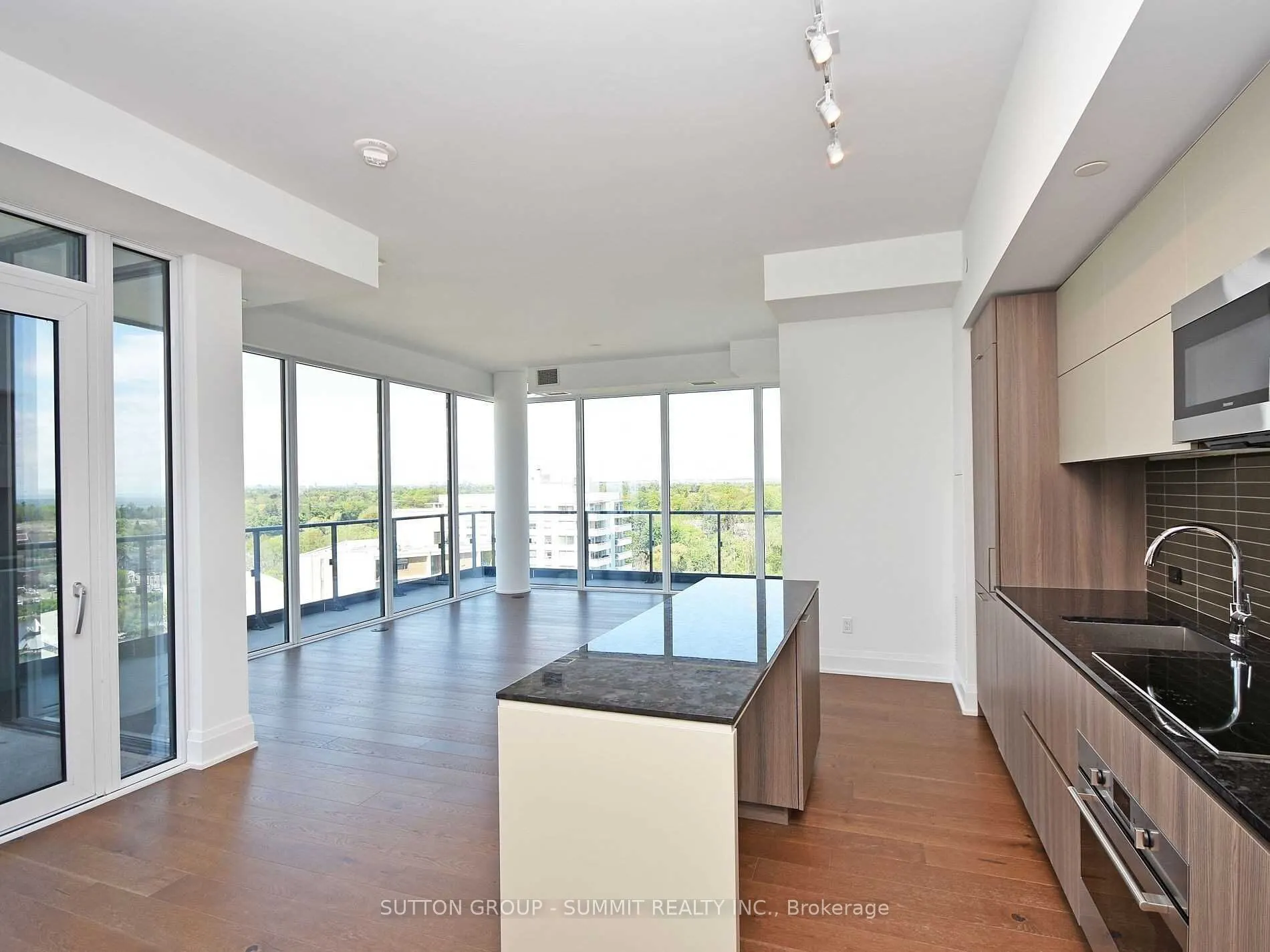 21 PARK Street E #1606