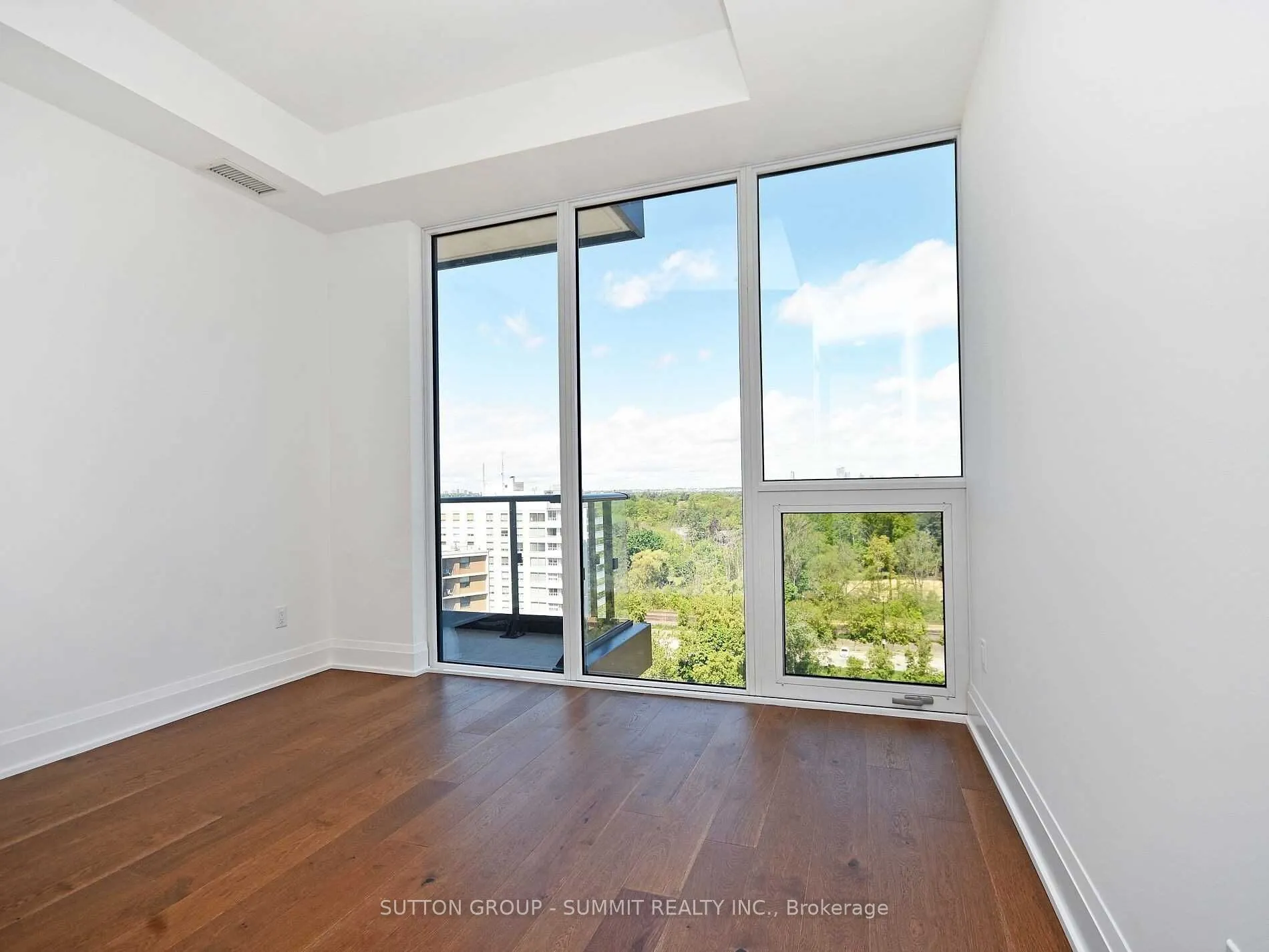 21 PARK Street E #1606
