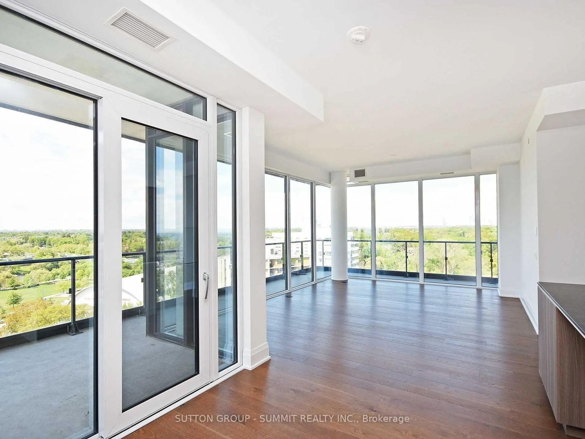 21 PARK Street E #1606