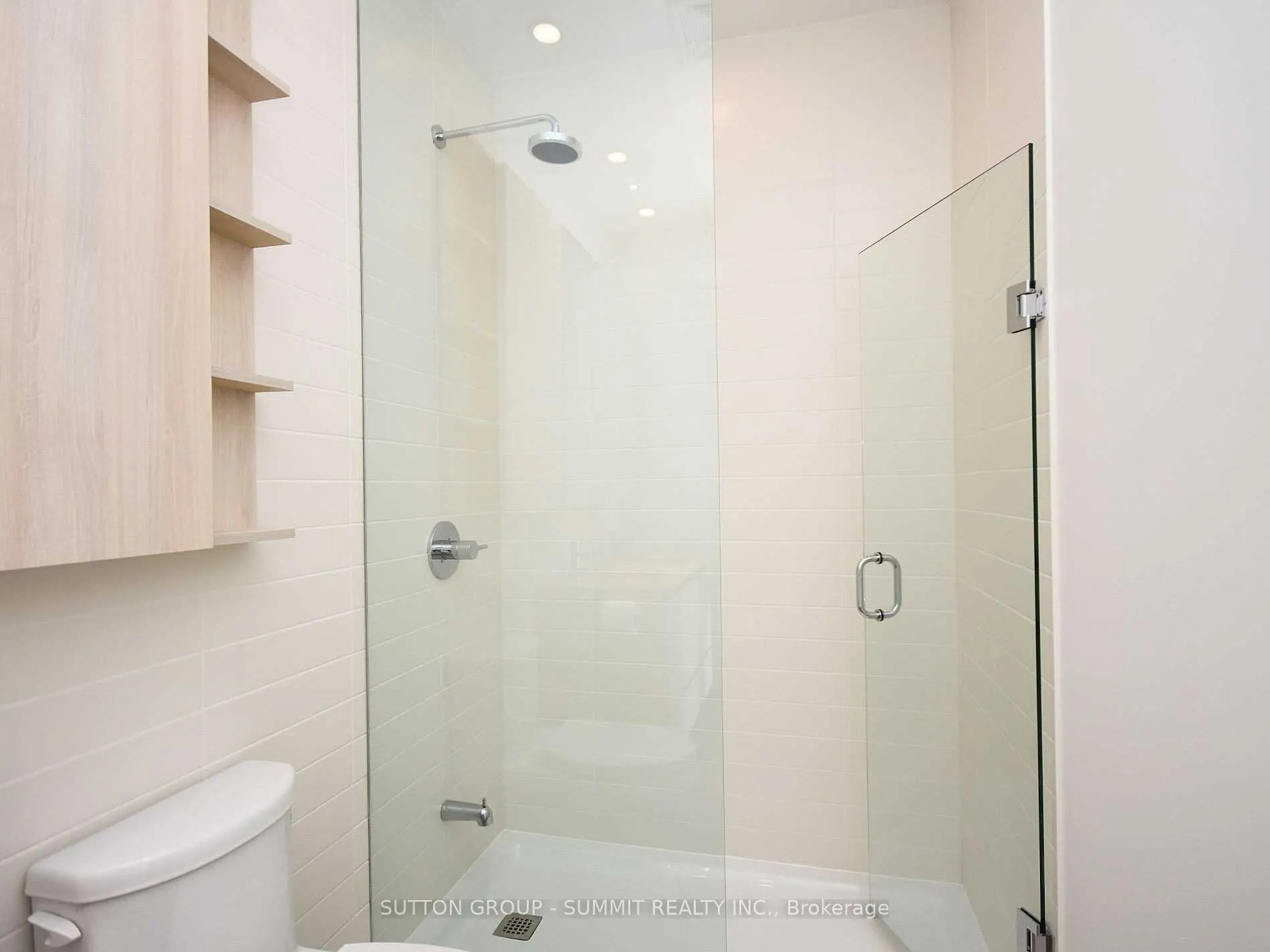 21 PARK Street E #1606