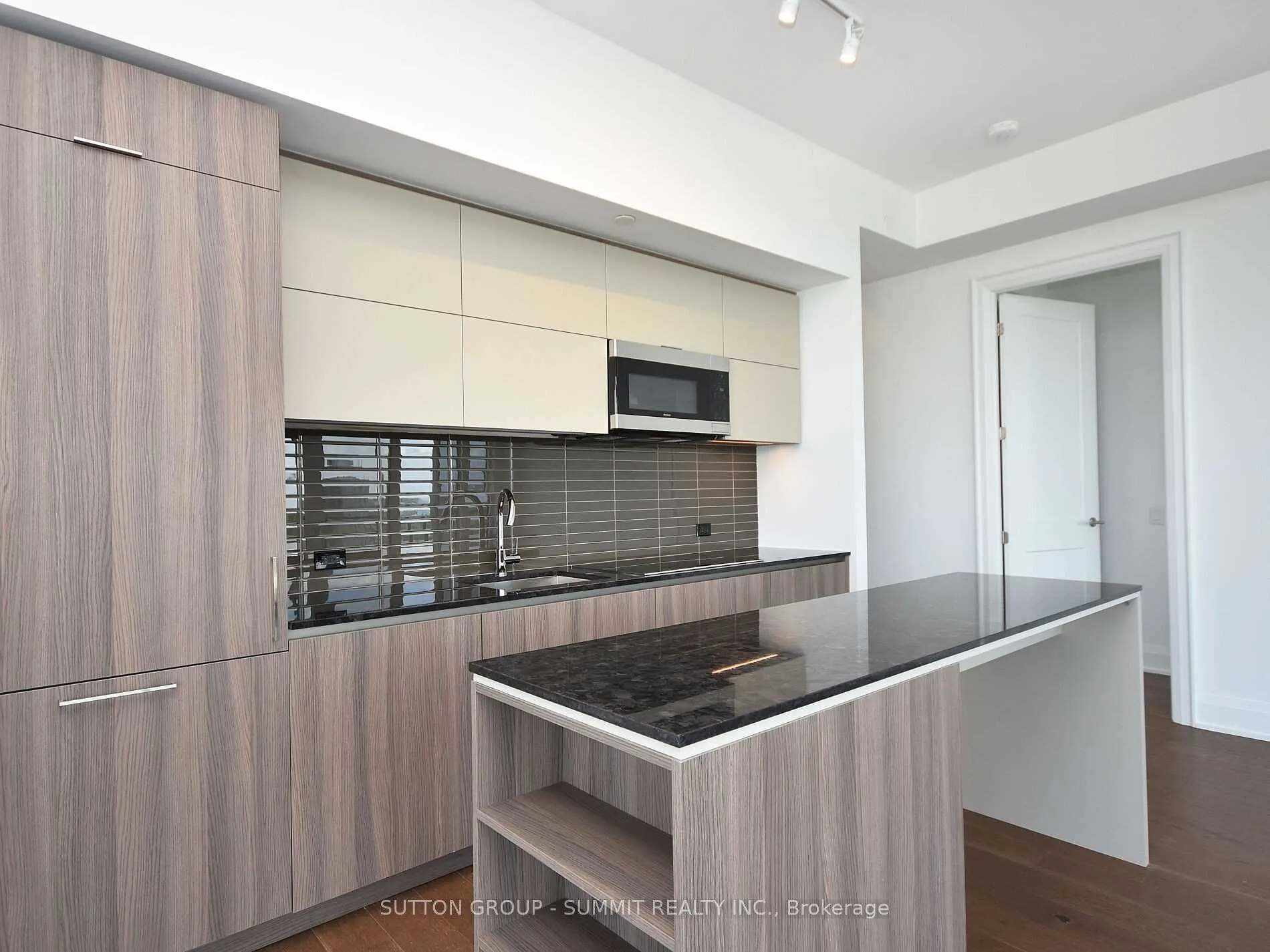 21 PARK Street E #1606