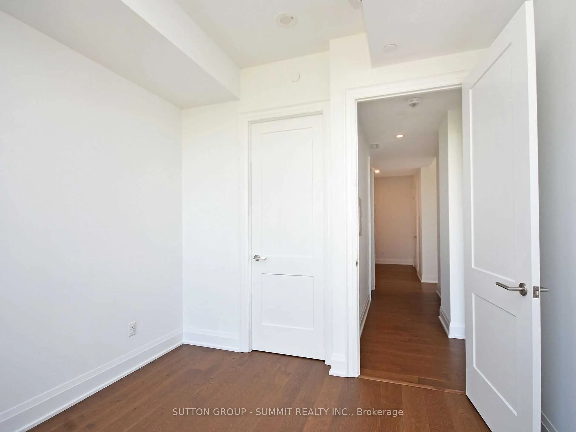 21 PARK Street E #1606