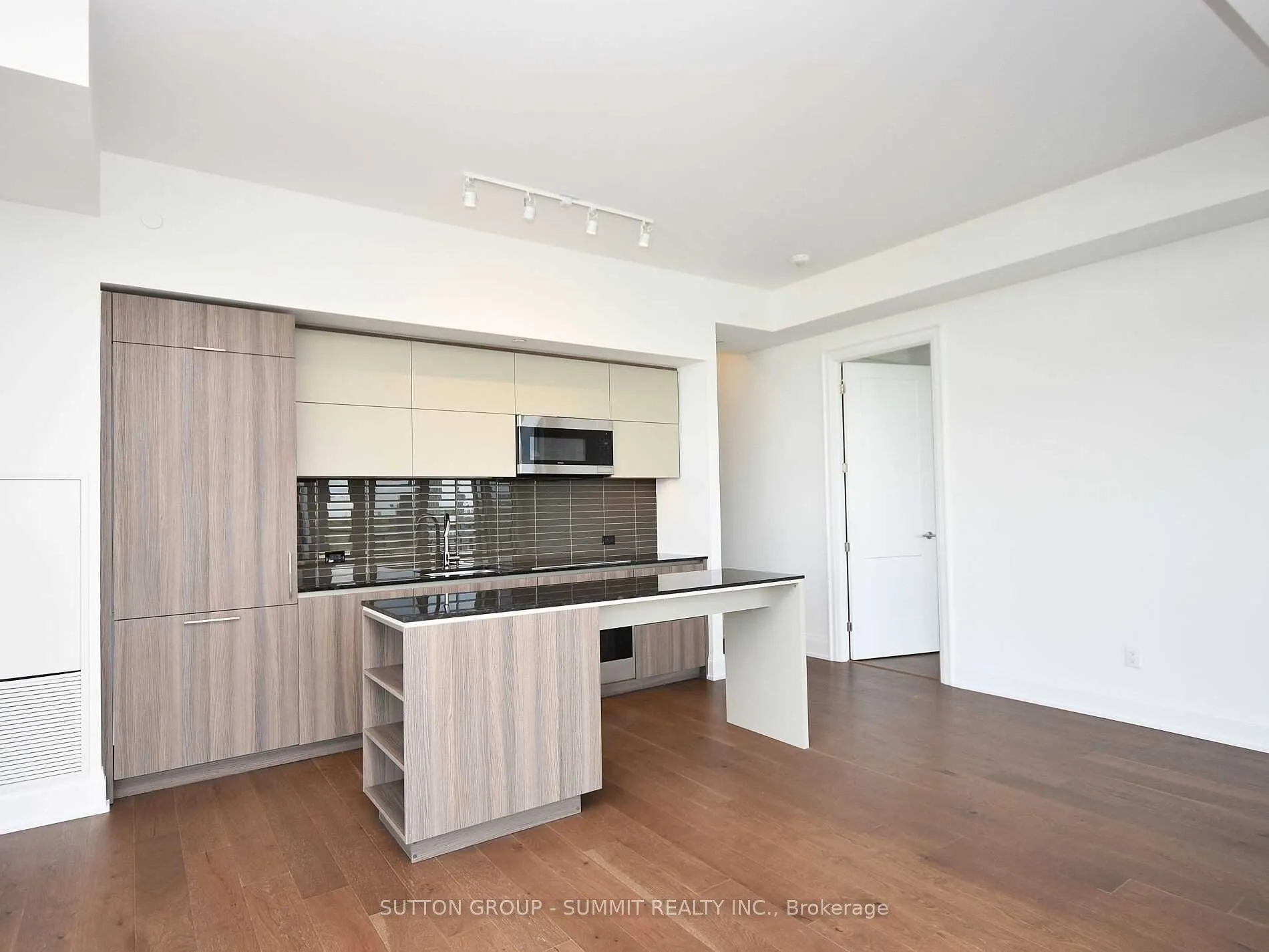 21 PARK Street E #1606