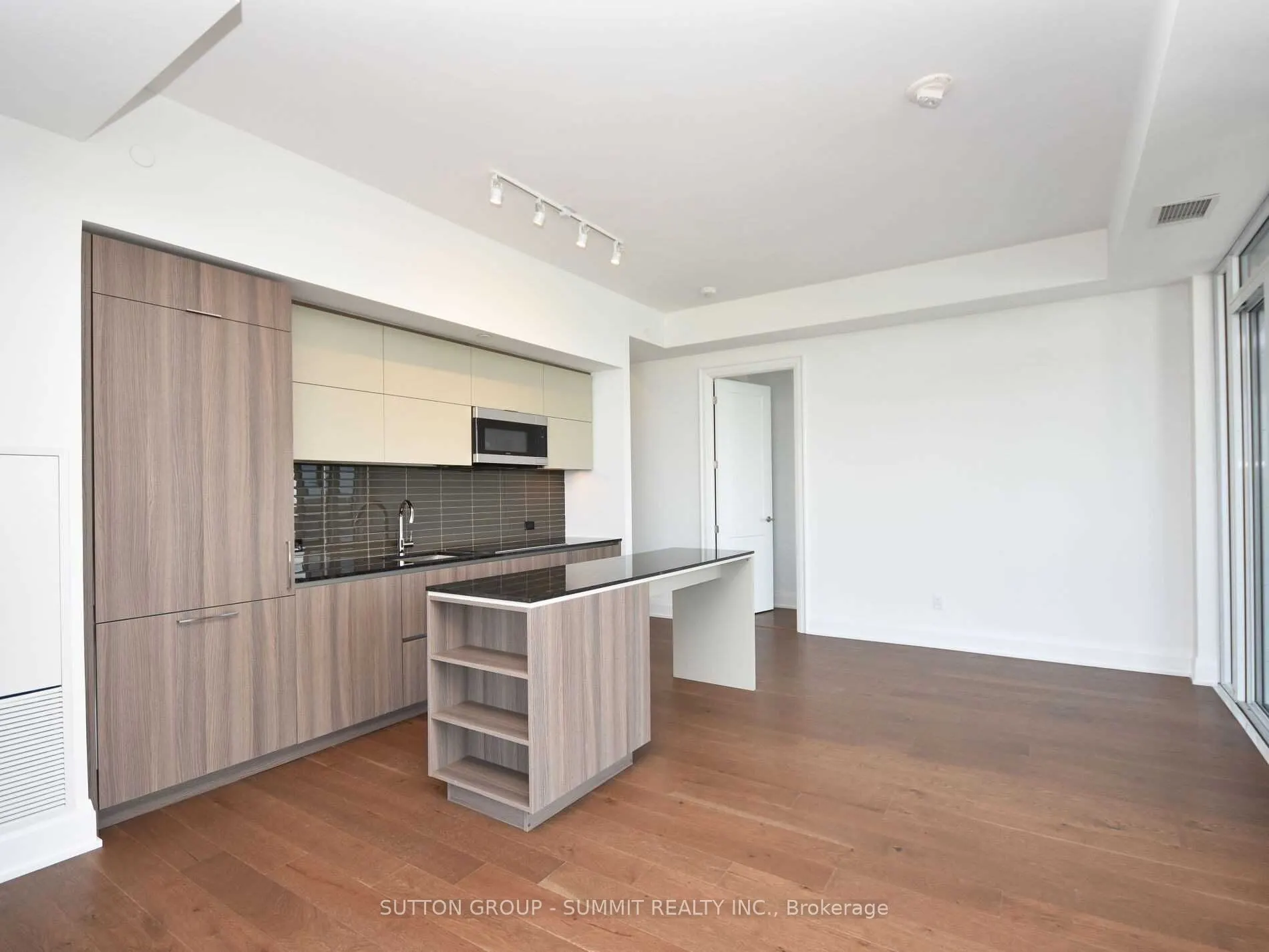 21 PARK Street E #1606
