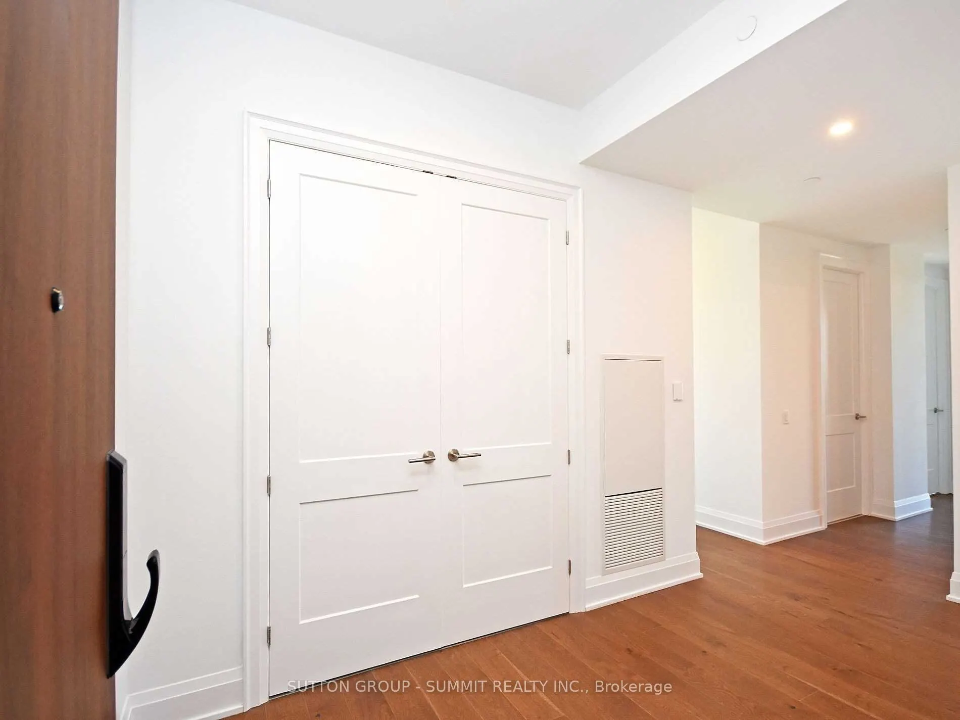 21 PARK Street E #1606