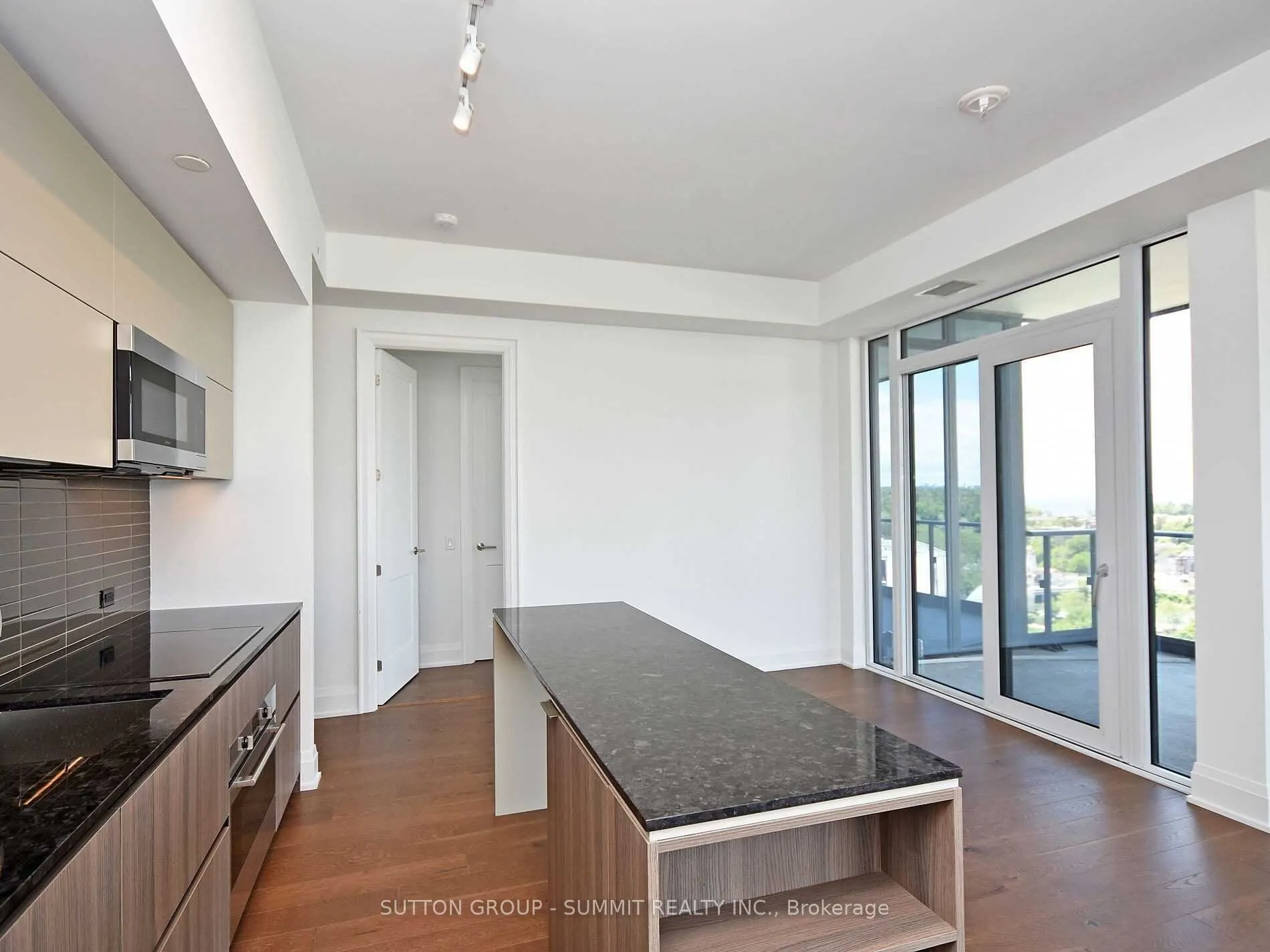 21 PARK Street E #1606