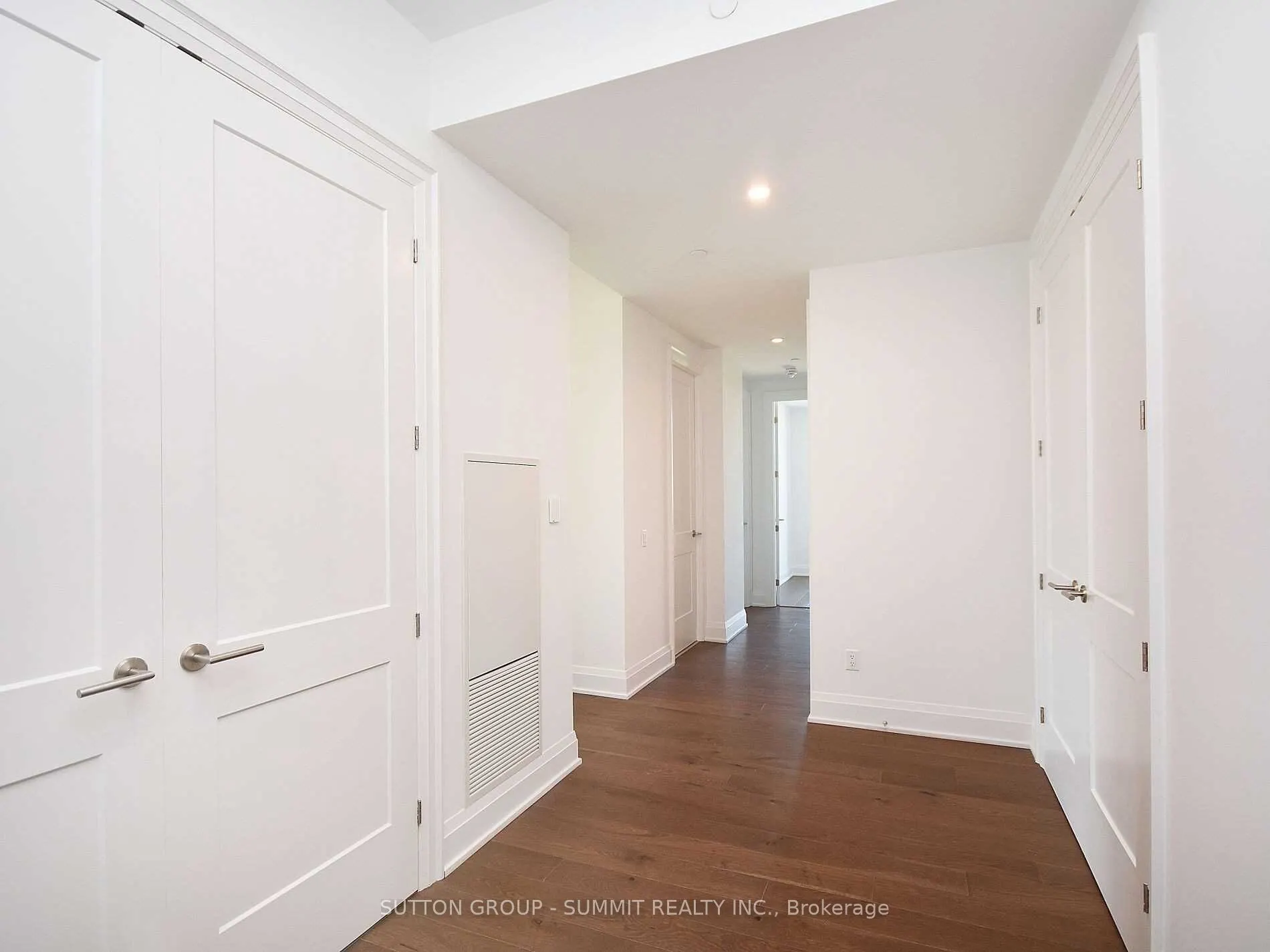 21 PARK Street E #1606