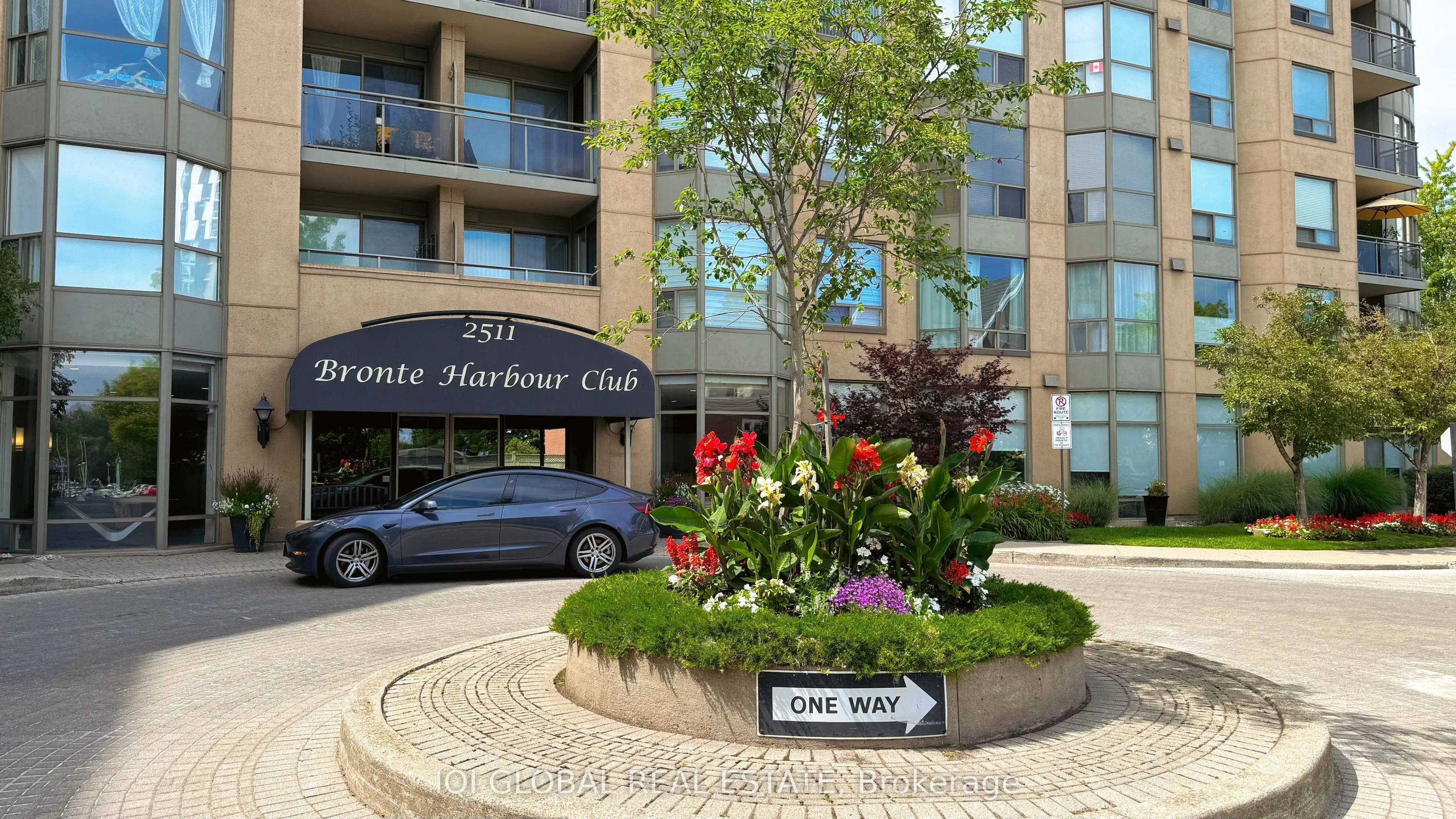 2511 Lakeshore Road W #109