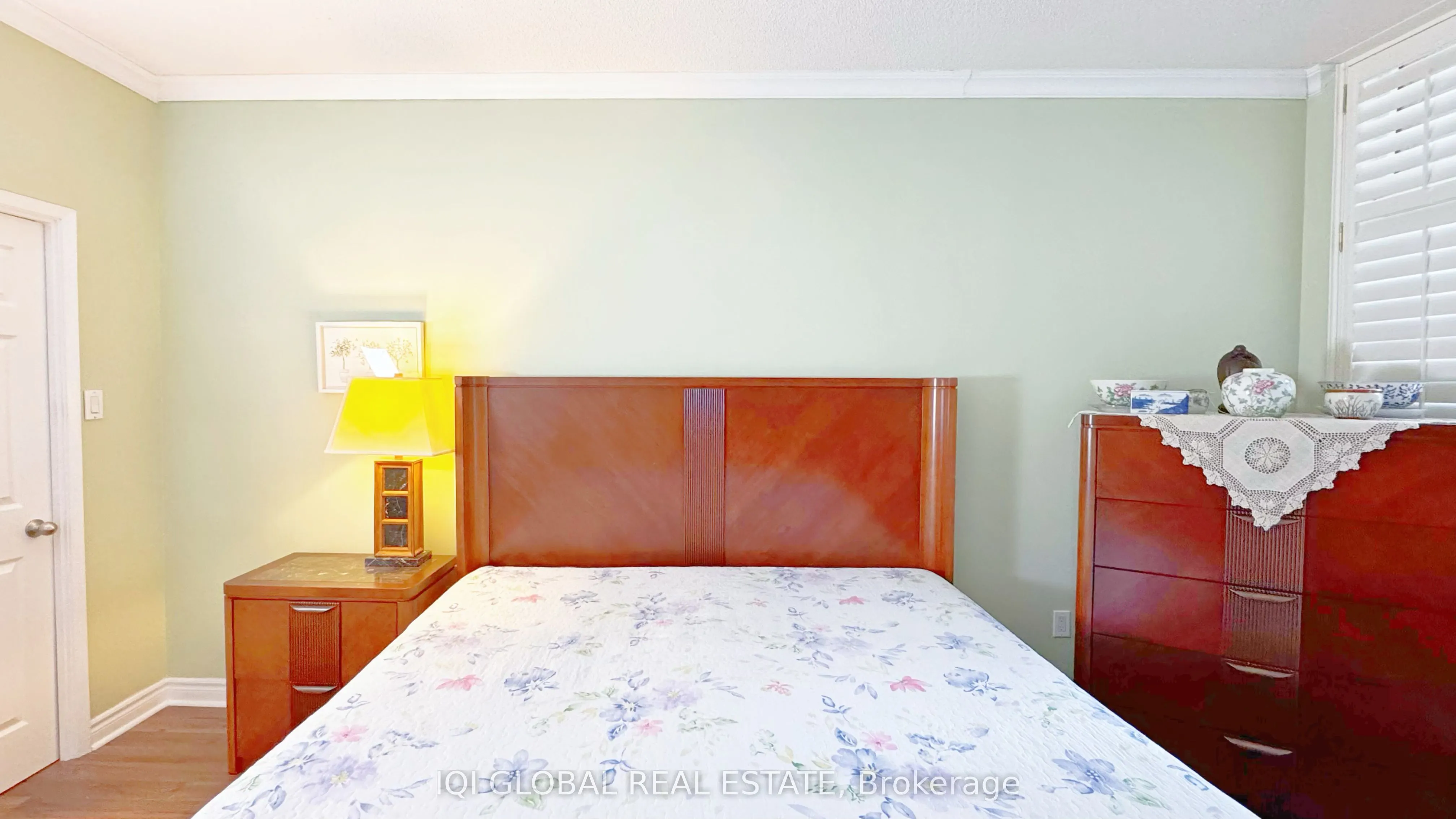 2511 Lakeshore Road W #109