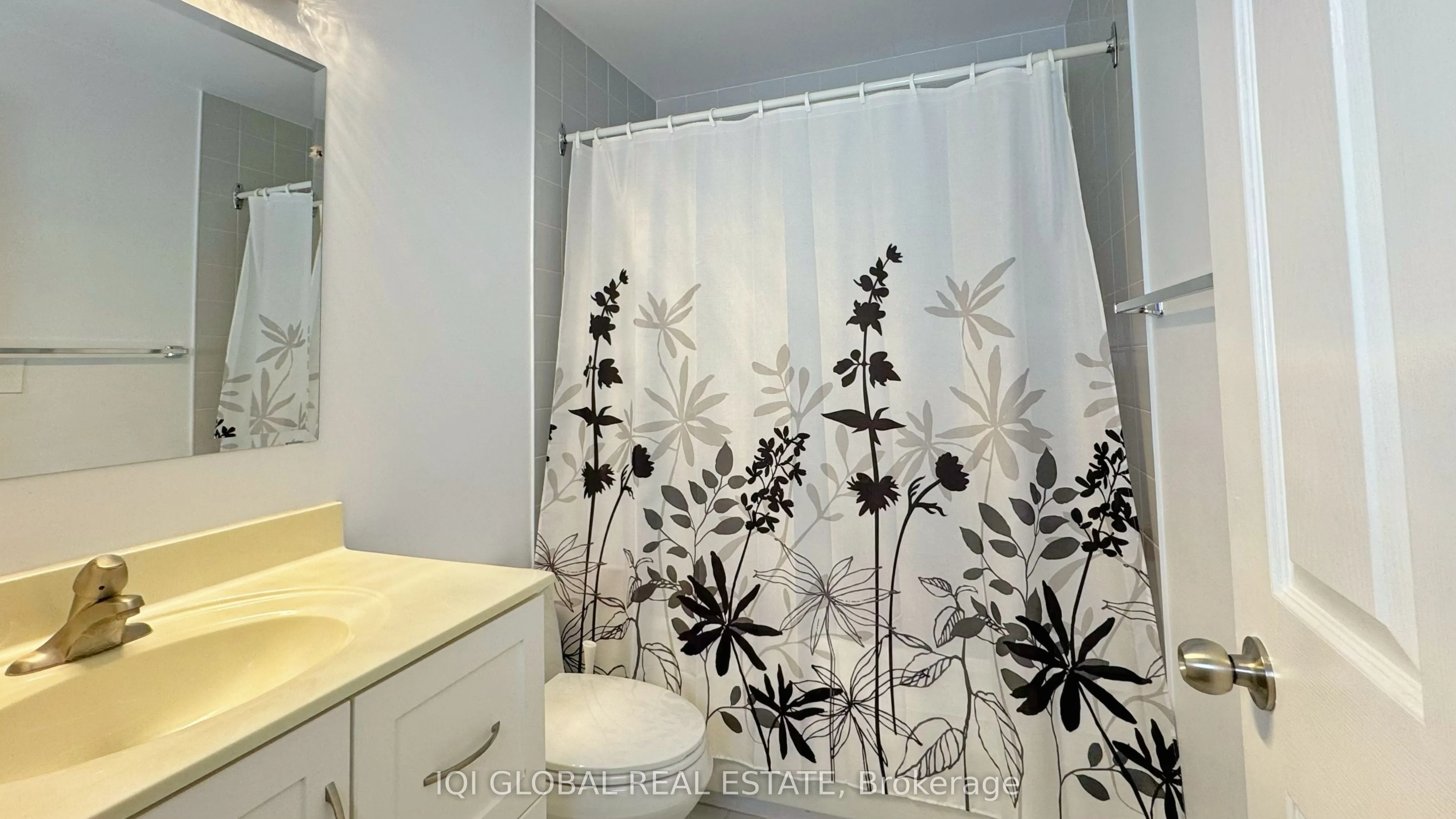 2511 Lakeshore Road W #109