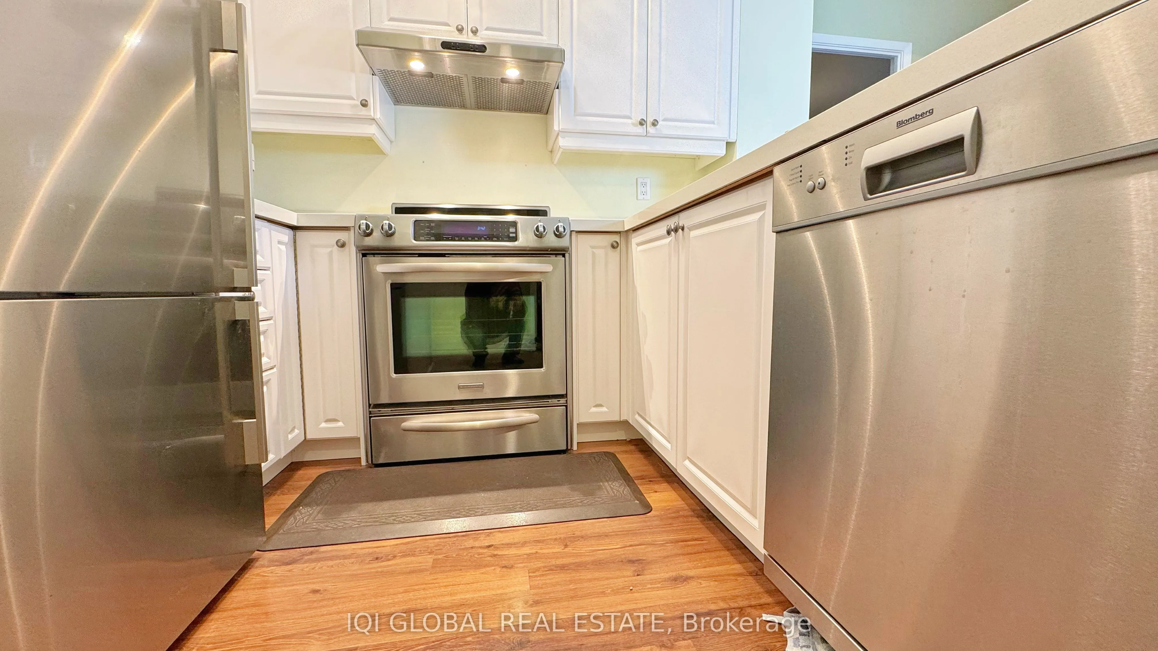 2511 Lakeshore Road W #109