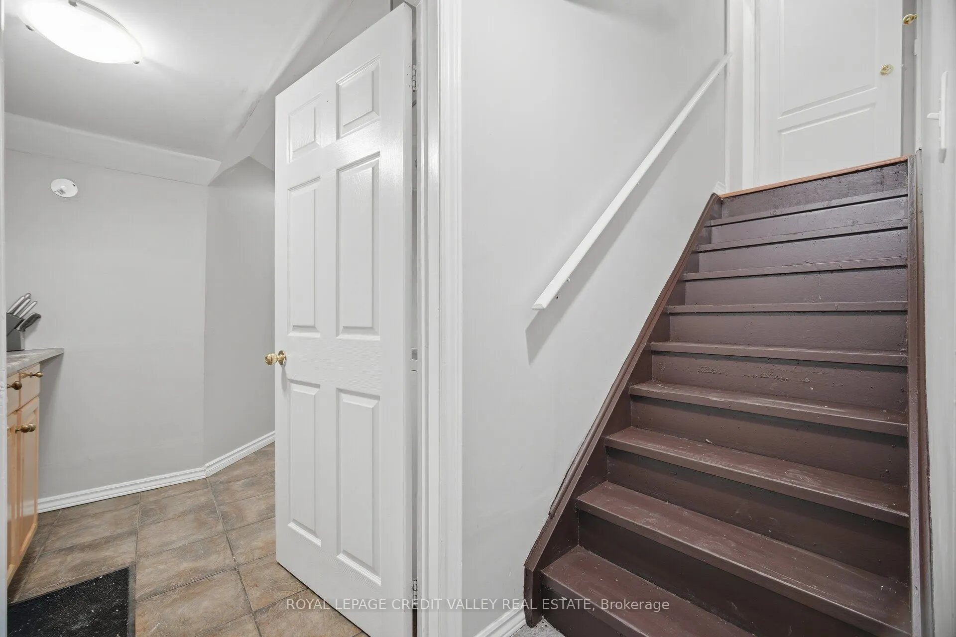 7443 Russian Olive Close
