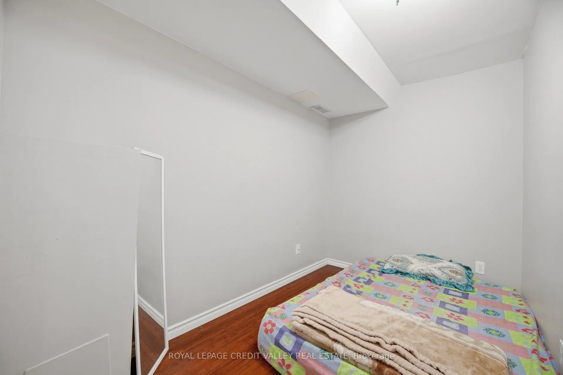 7443 Russian Olive Close