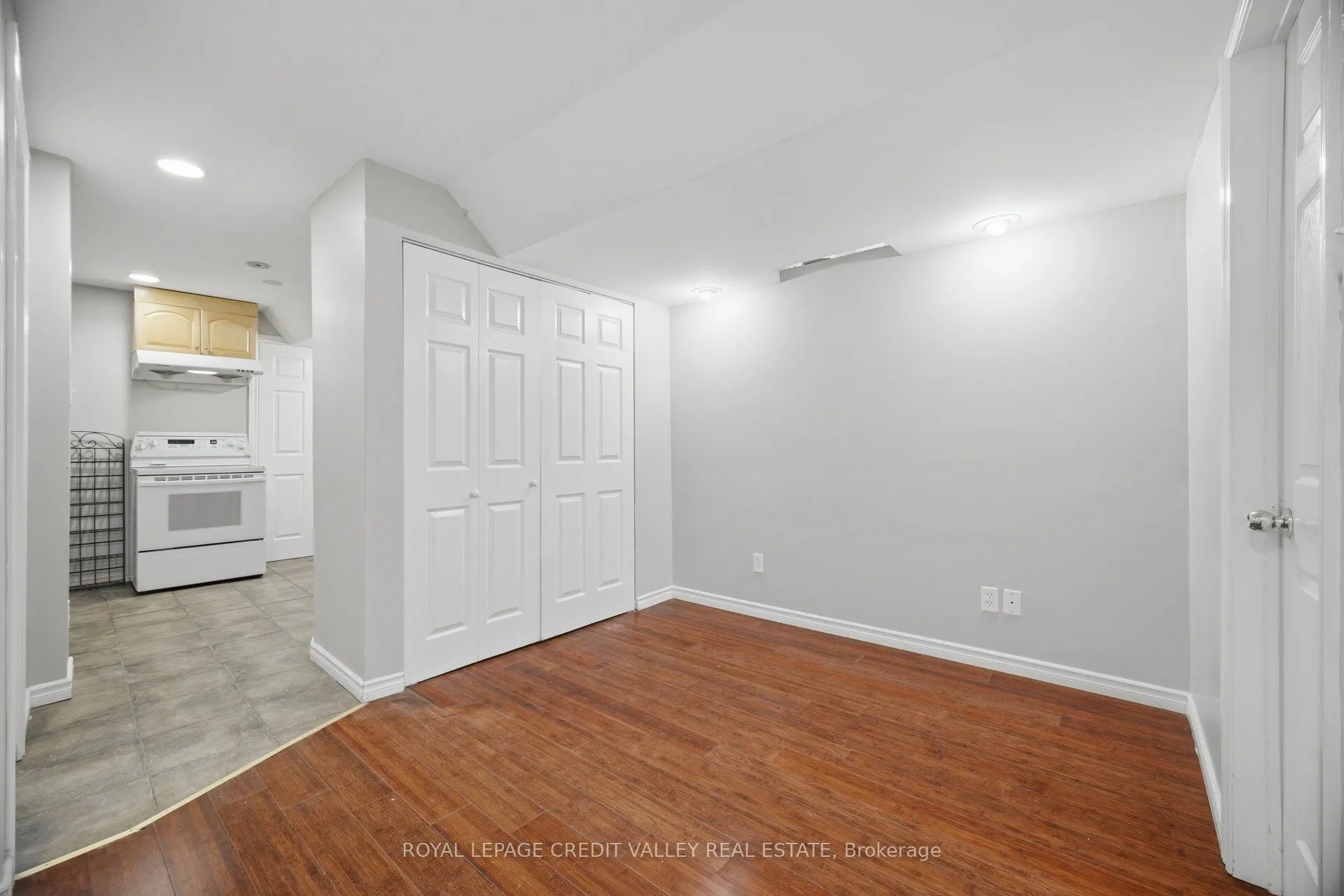 7443 Russian Olive Close