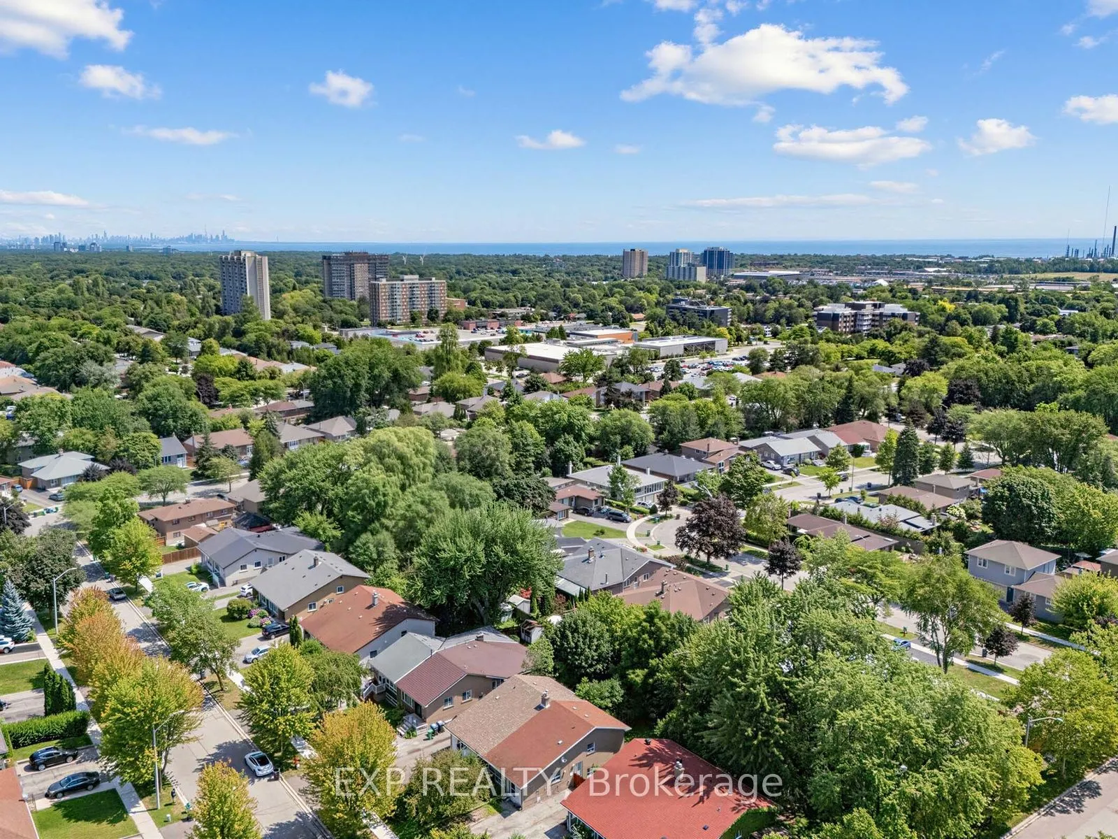 1586 Sandgate Crescent