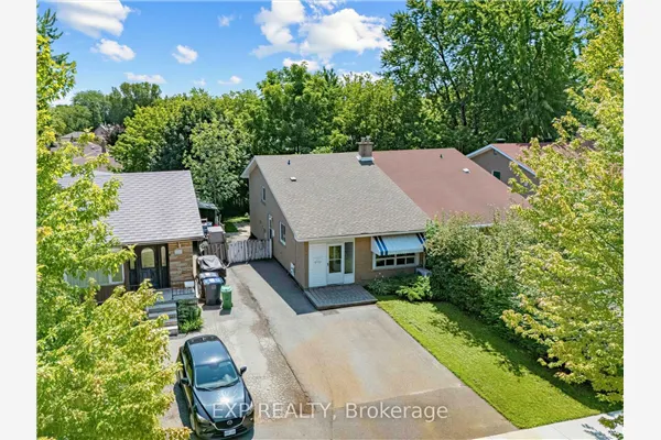 1586 Sandgate Crescent