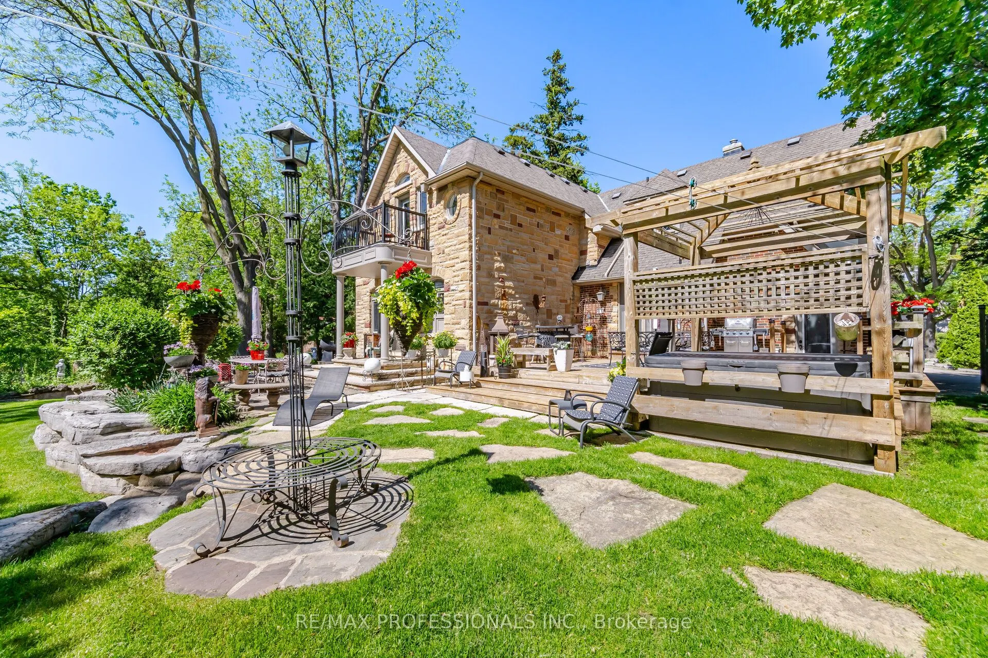 1114 Kipling Avenue