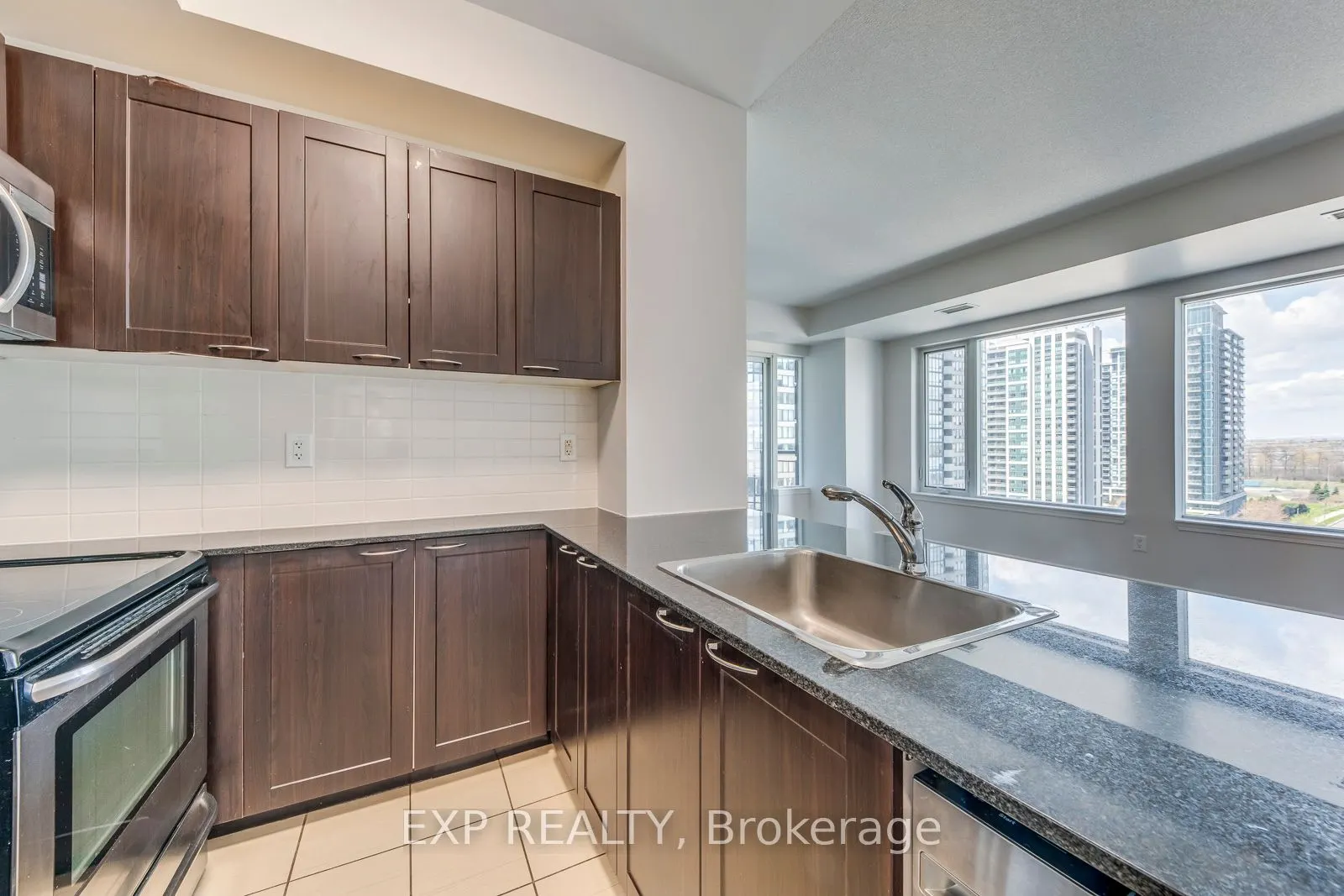 385 Prince Of Wales Drive #1011