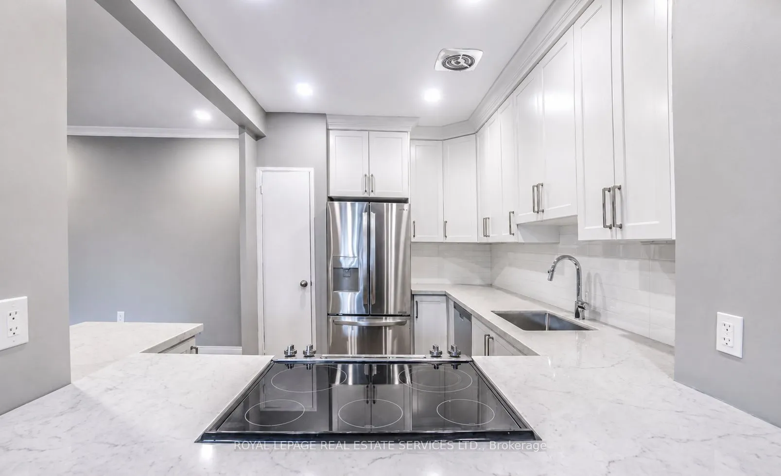 15 Elizabeth Street N #203