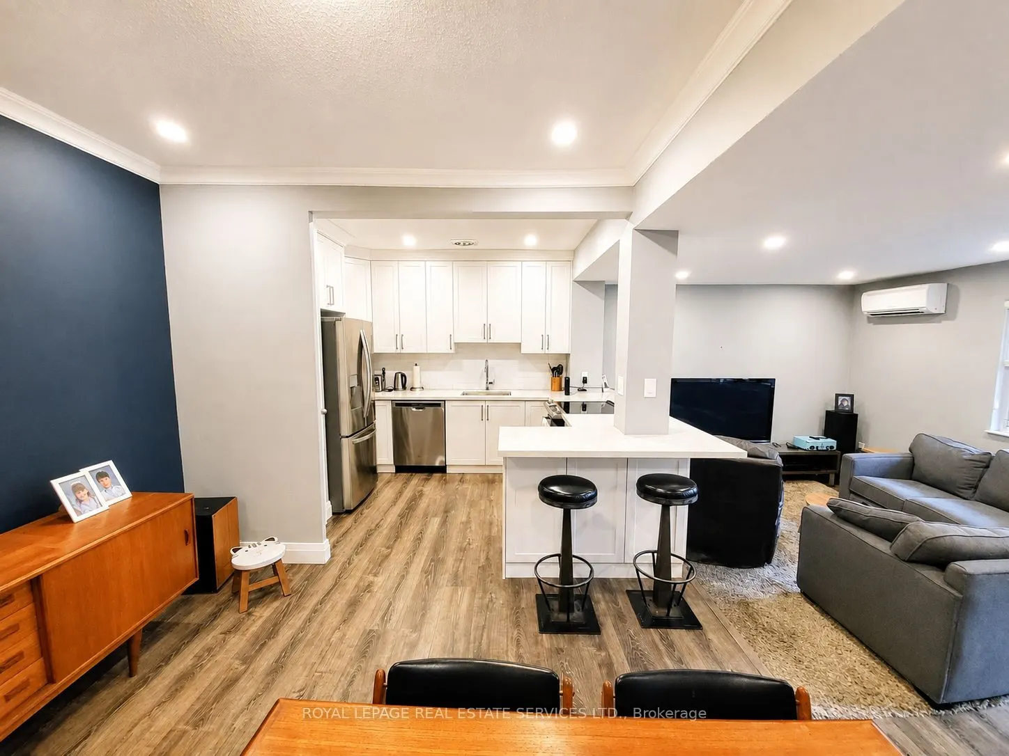 15 Elizabeth Street N #203