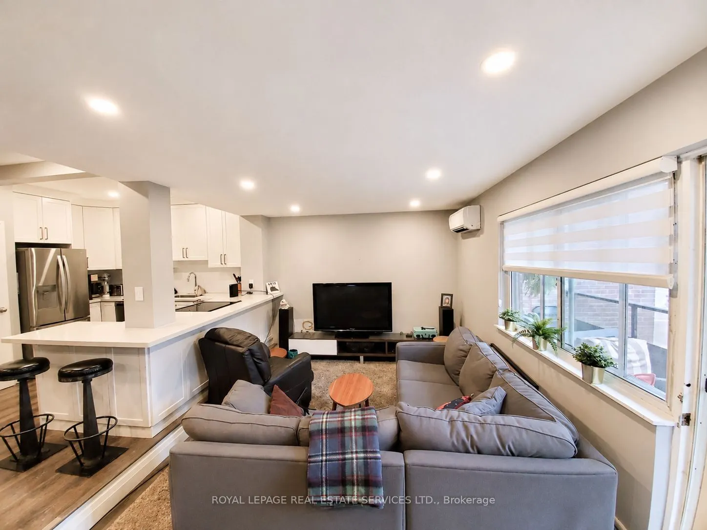 15 Elizabeth Street N #203