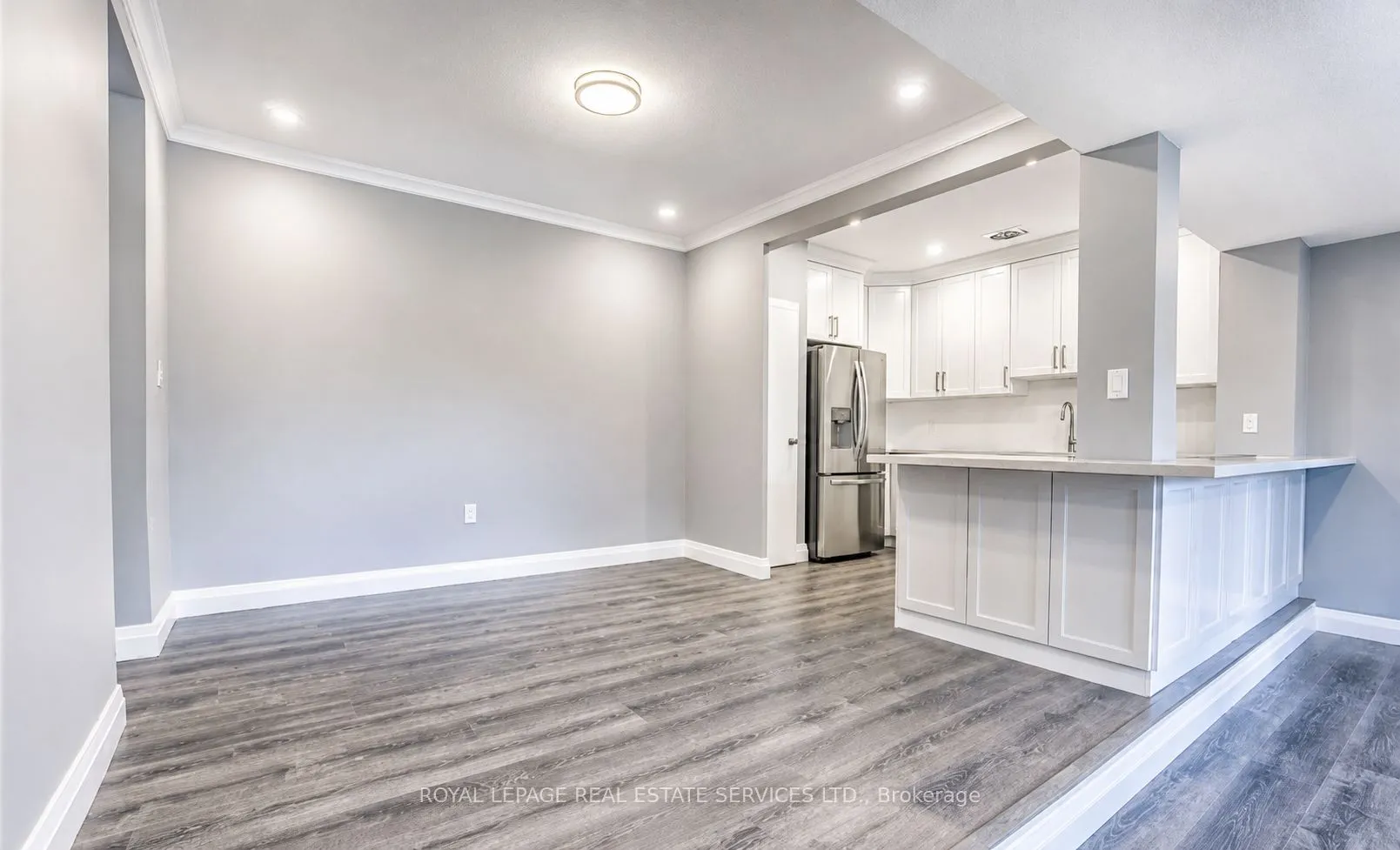 15 Elizabeth Street N #203