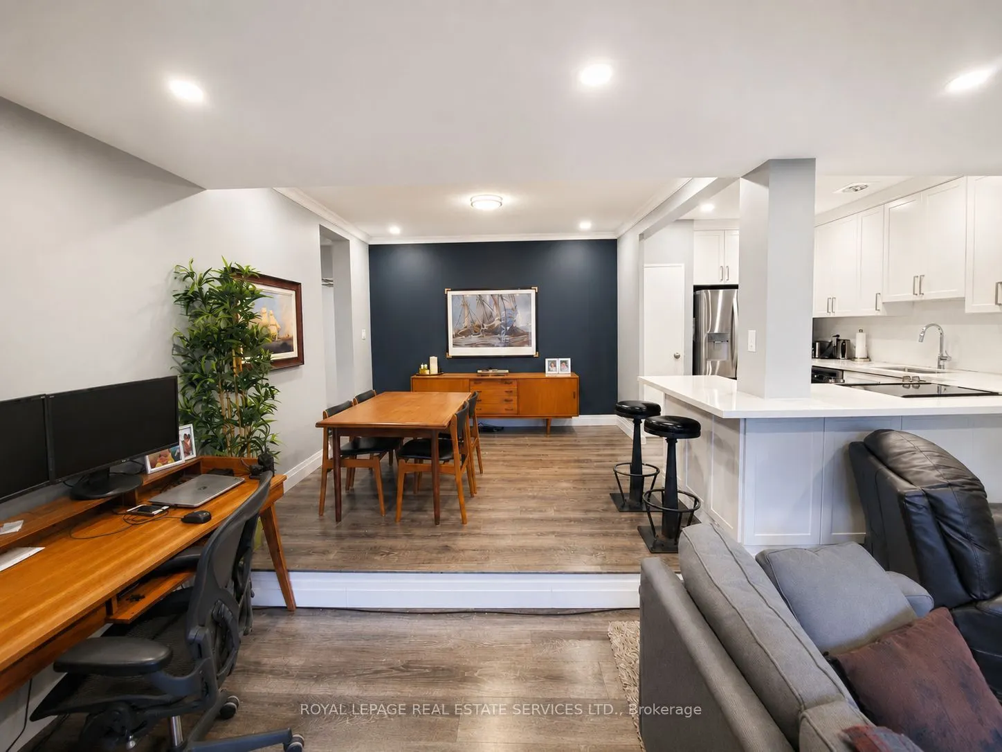 15 Elizabeth Street N #203