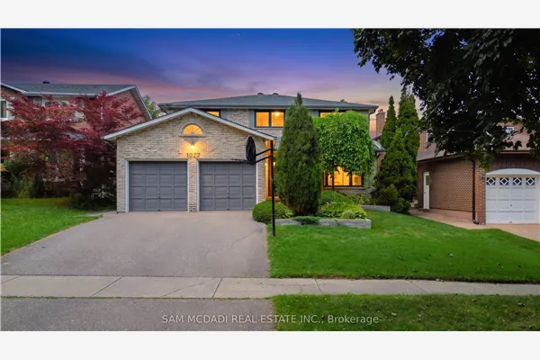 1077 Saginaw Crescent