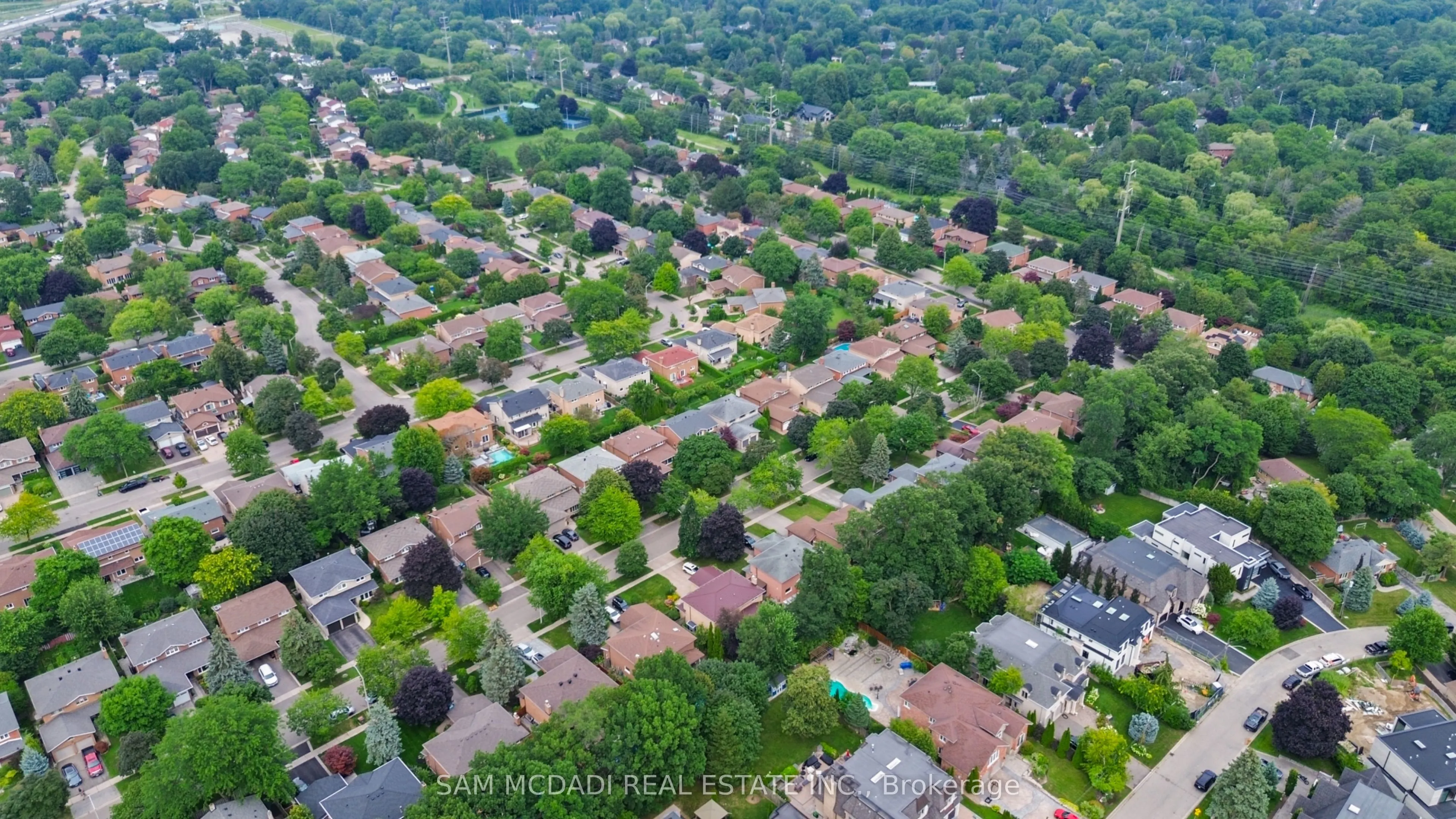 1077 Saginaw Crescent
