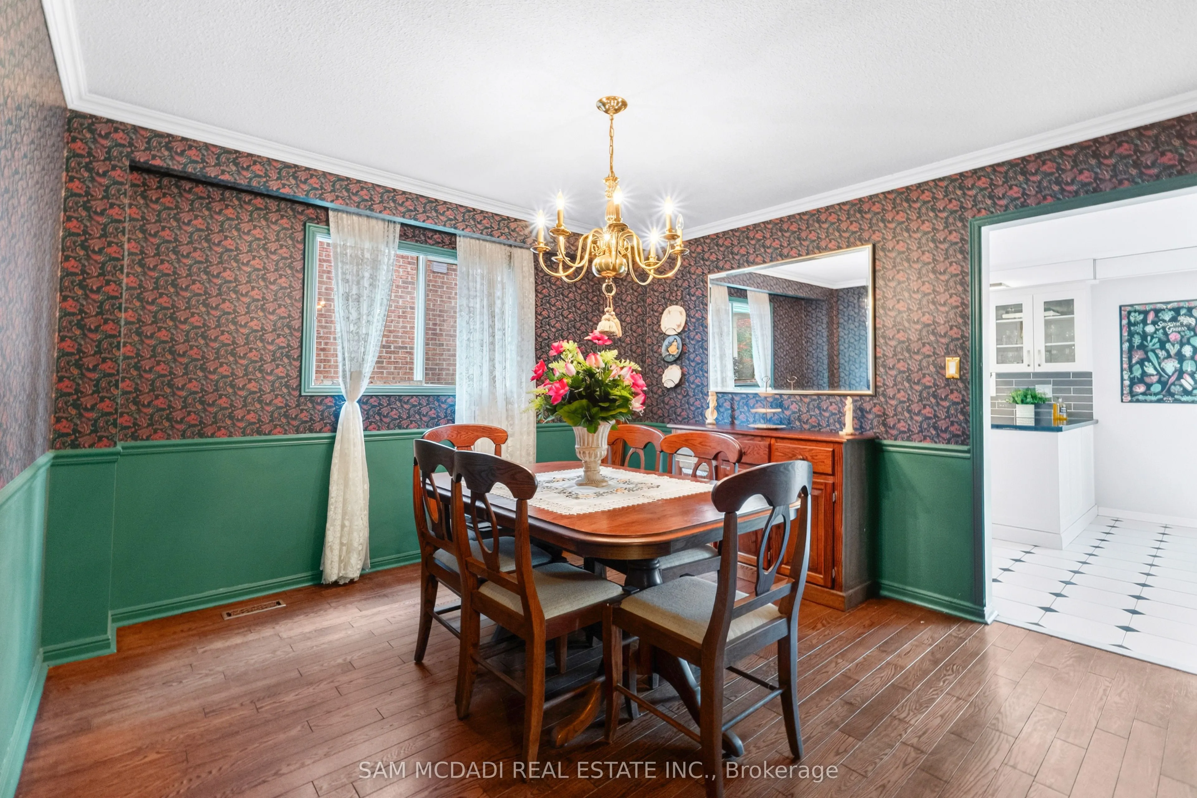1077 Saginaw Crescent
