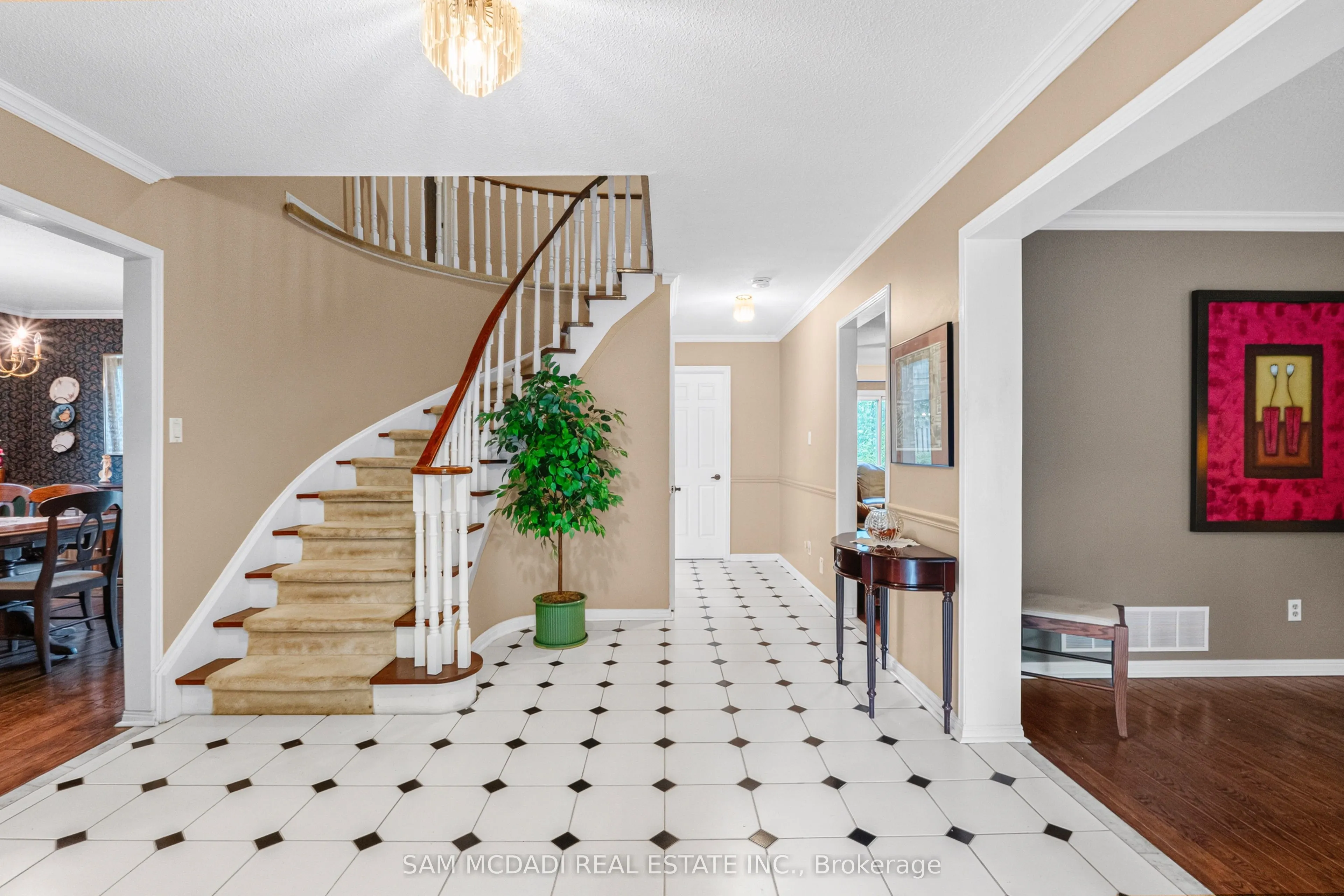 1077 Saginaw Crescent